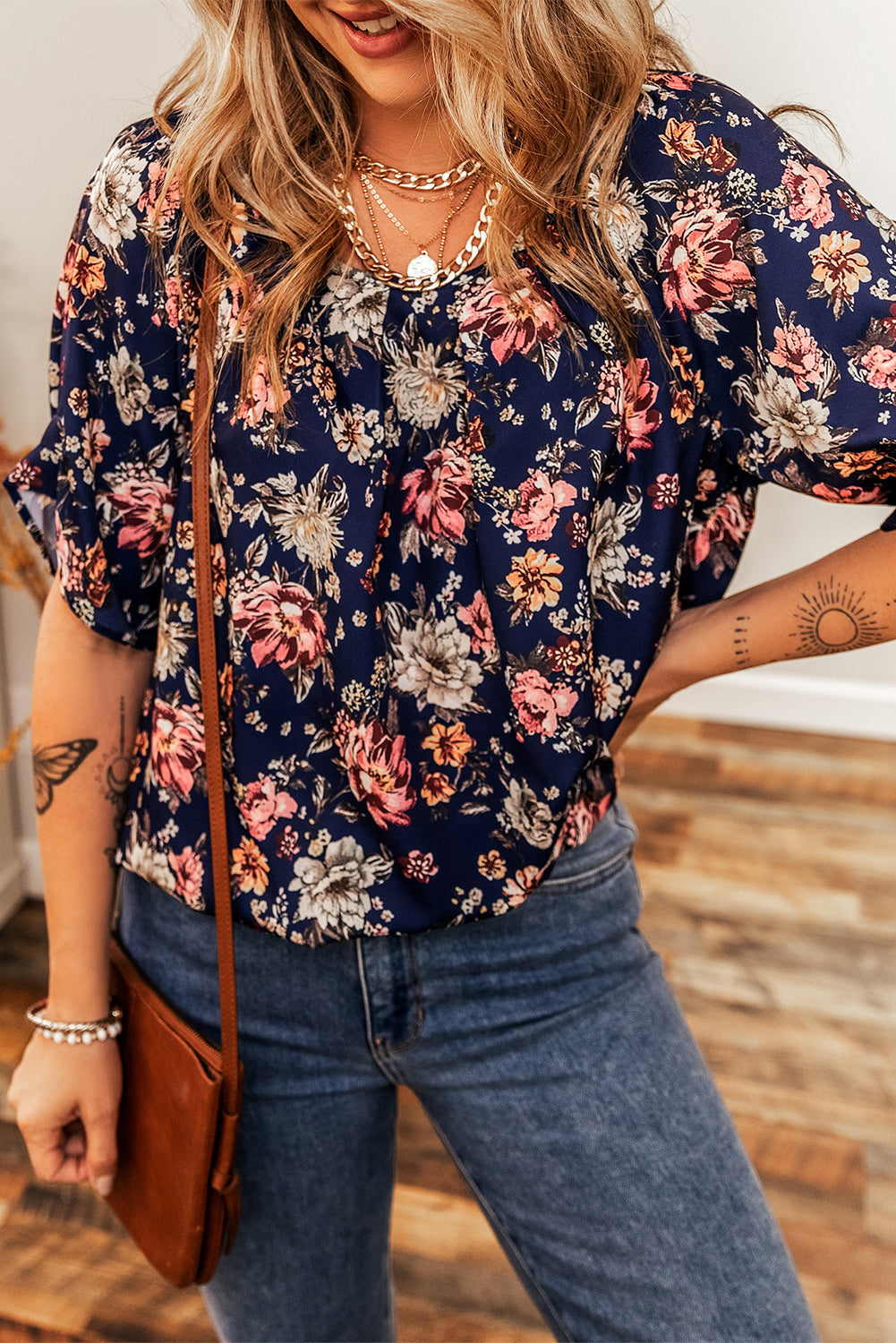Short-Sleeved Scoop Floral Scoop Neck Everyday Blouse