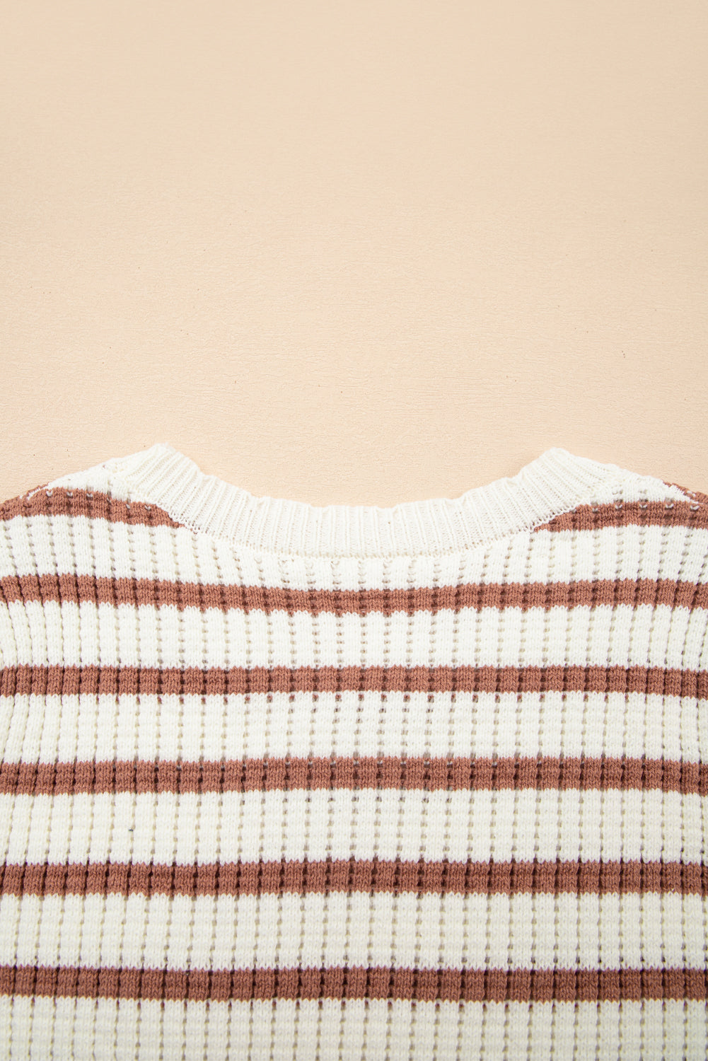 Scalloped Round-Neck Short-Sleeved Knit Top