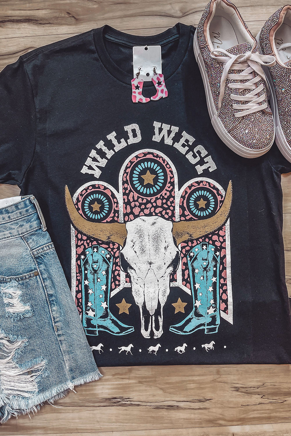 Women's T Shirt with WILD WEST Steer Skull Graphic-Print