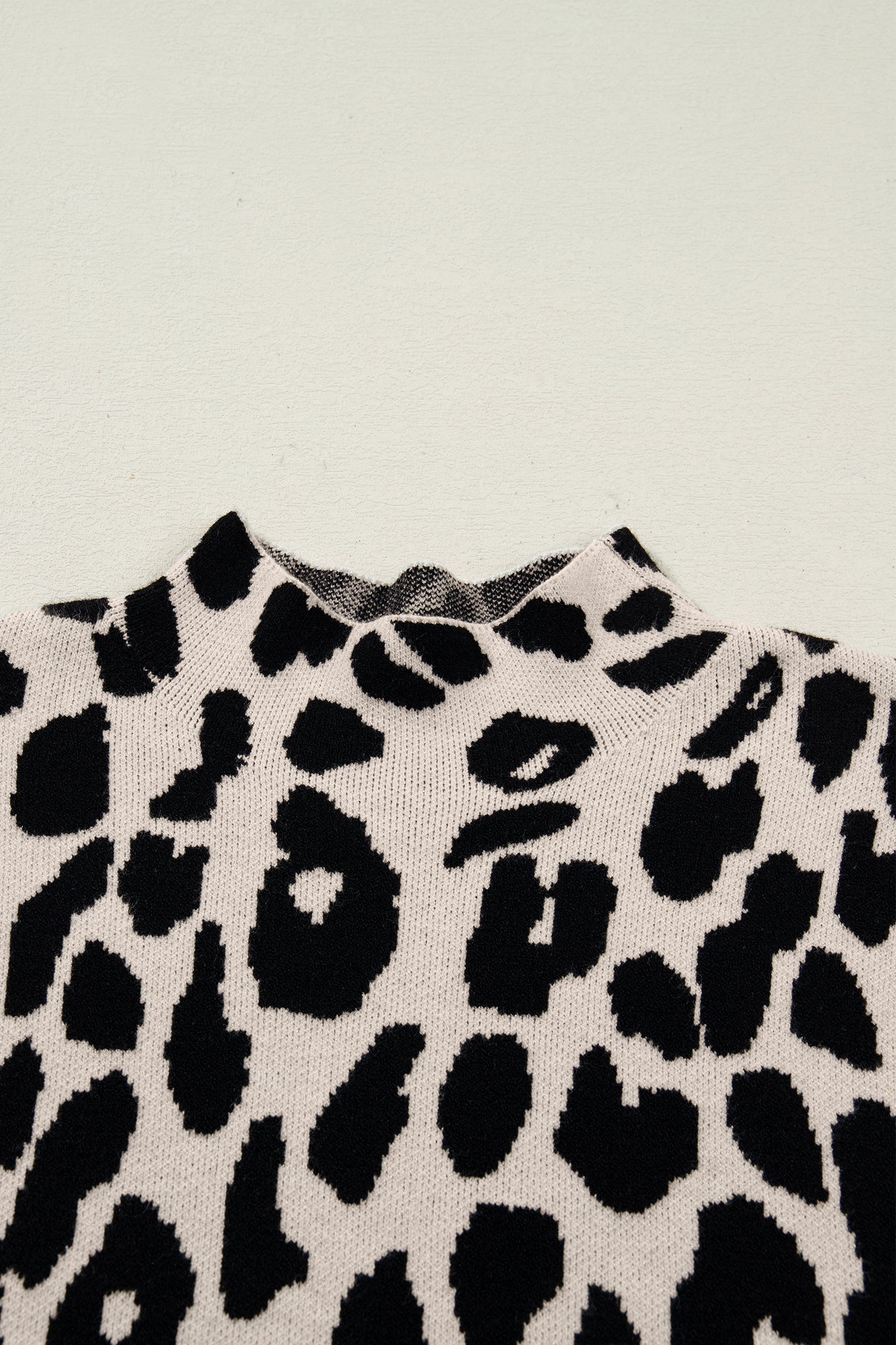 Neck Leopard-Print High Short-Sleeved Knit Top