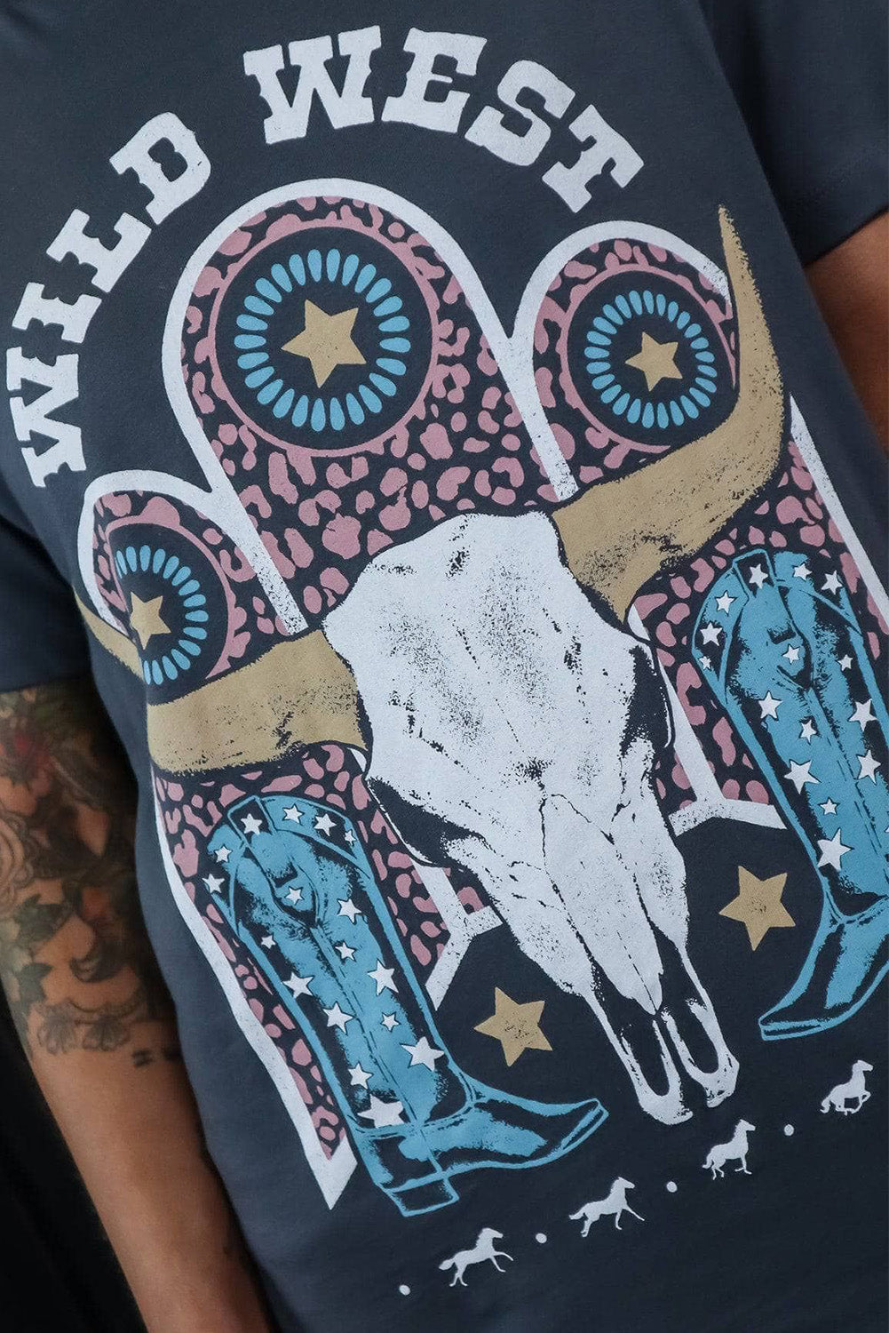 Women's T Shirt with WILD WEST Steer Skull Graphic-Print