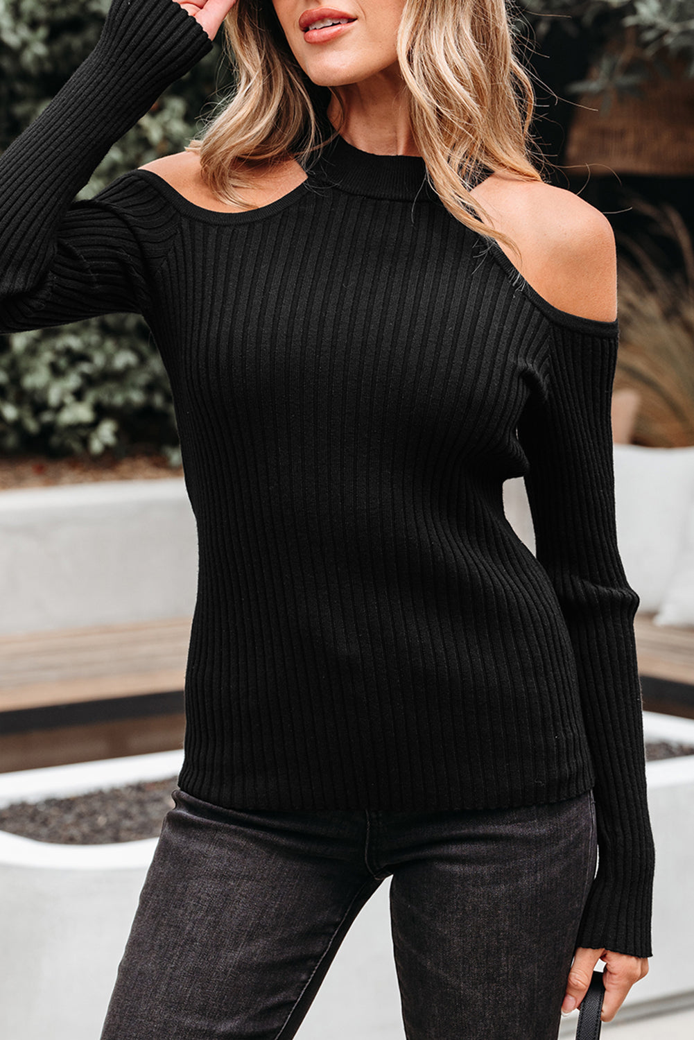 Cold Rib-Knit Knit Shoulder Choker Neck Knit Top in Black