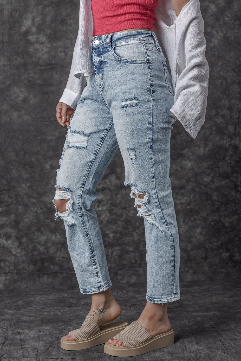 Women's Light Wash Frayed High-Rise Jeans