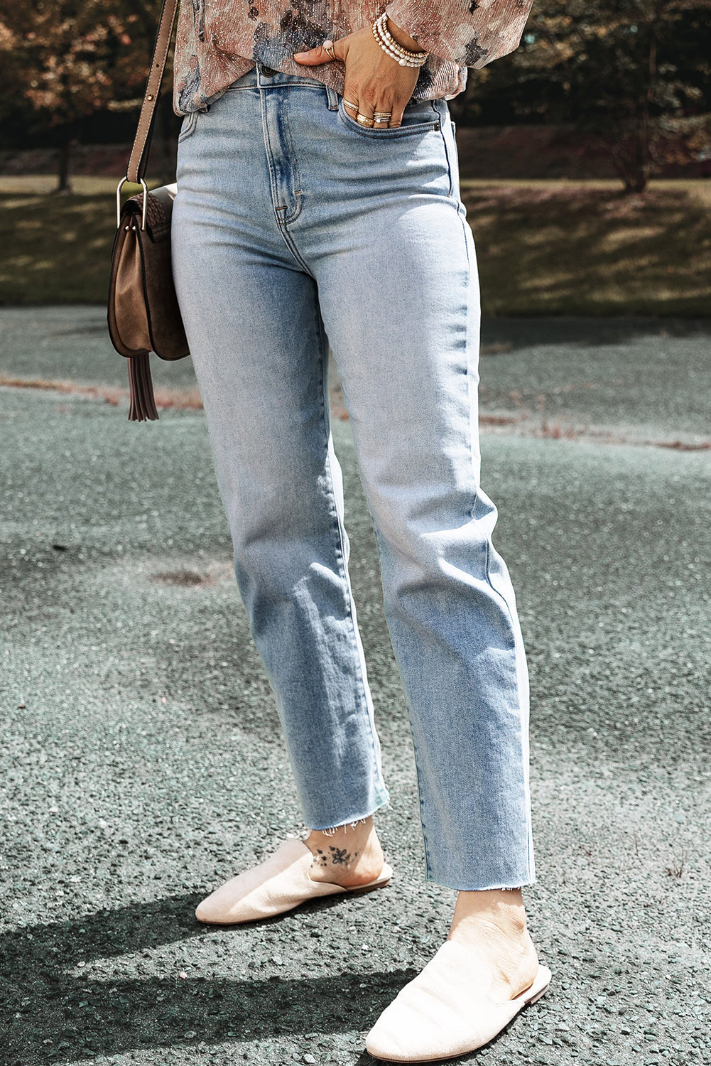 Women's Acid Wash Raw Edge Straight Jeans