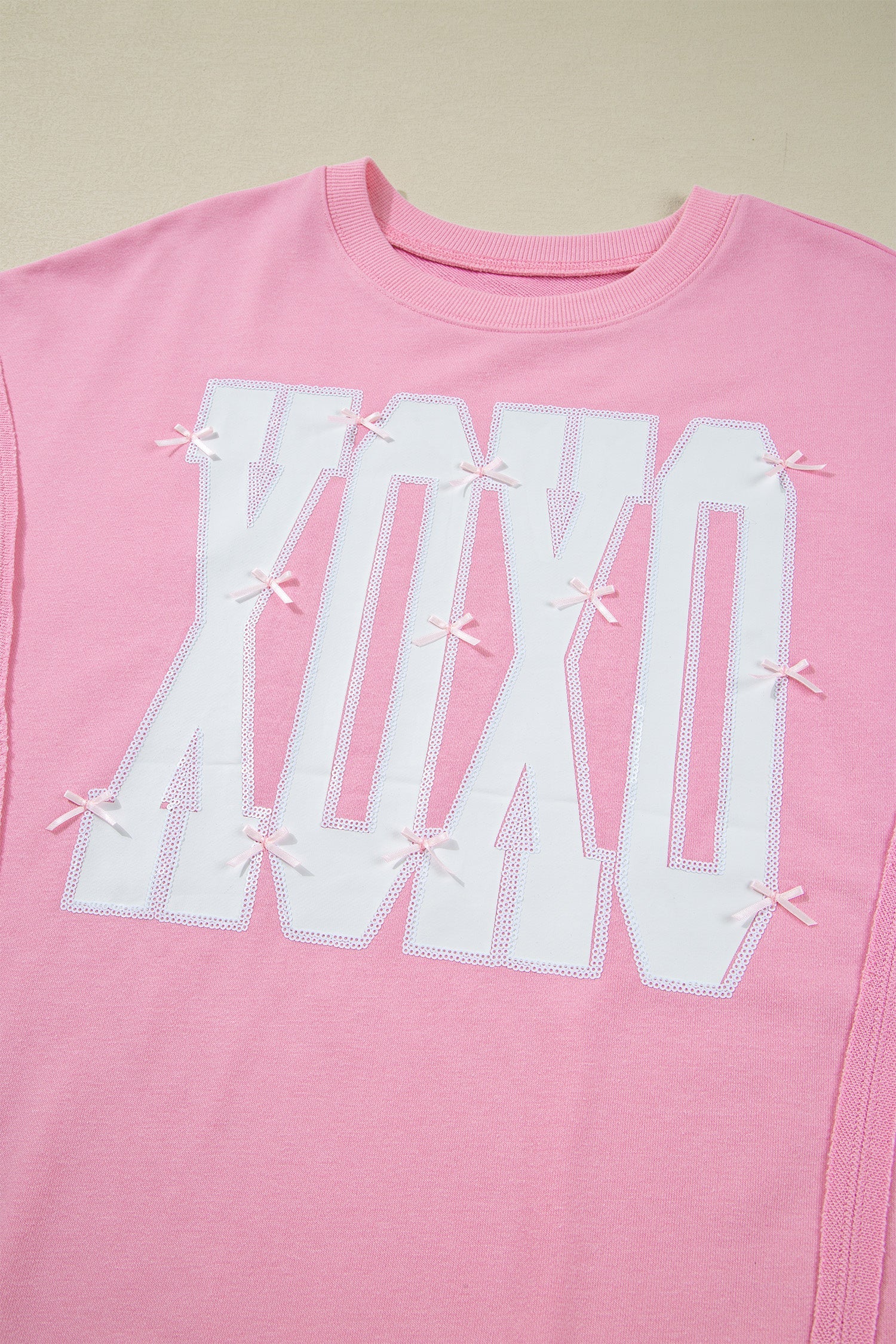 Bow Sequin XOXO Letter Graphic Exposed Seam Baggy Sweatshirt