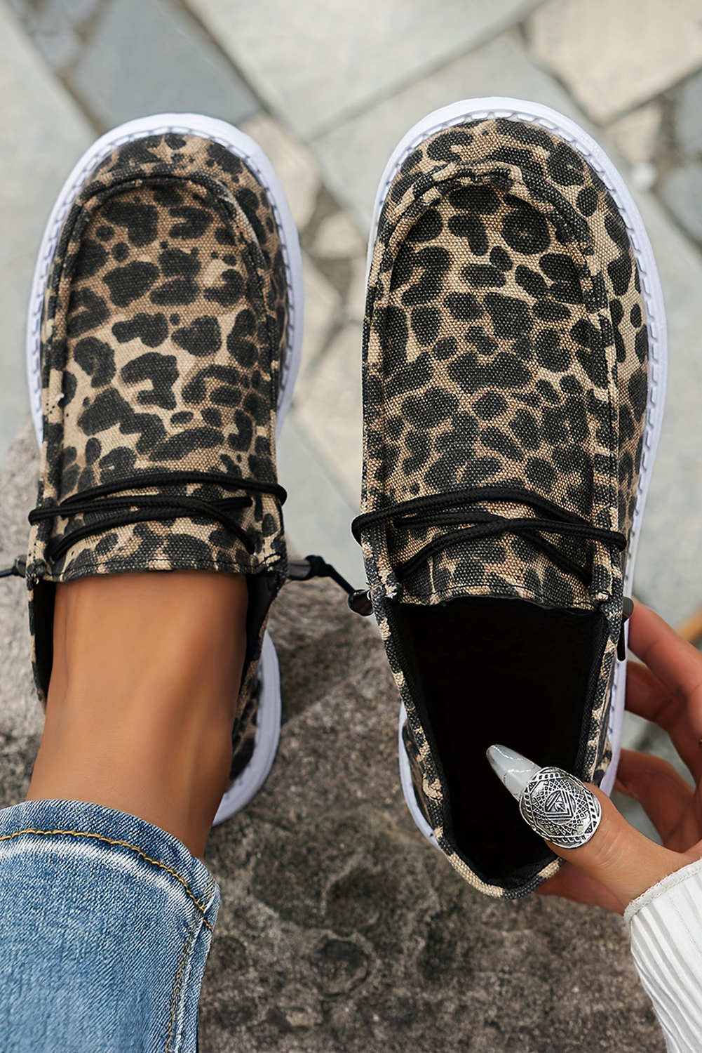 Lace-up Decor Leopard Canvas Shoes