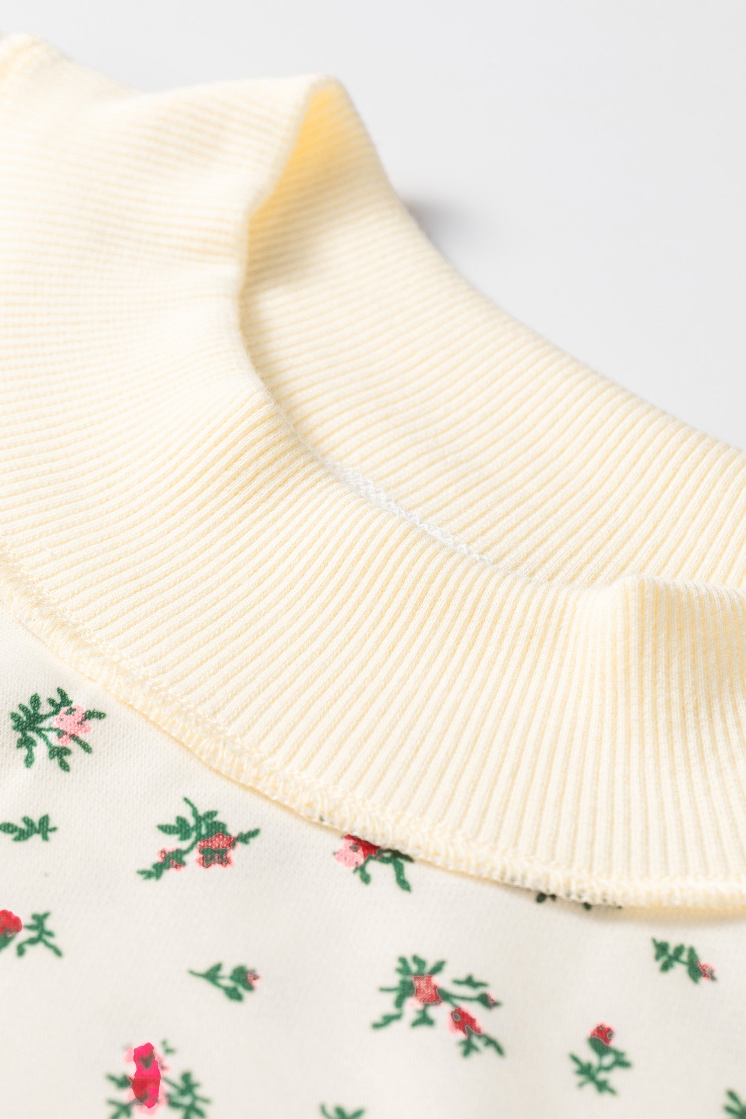 Rib-Knit Floral-Print High Neck Baggy Pullover Sweatshirt in Beige