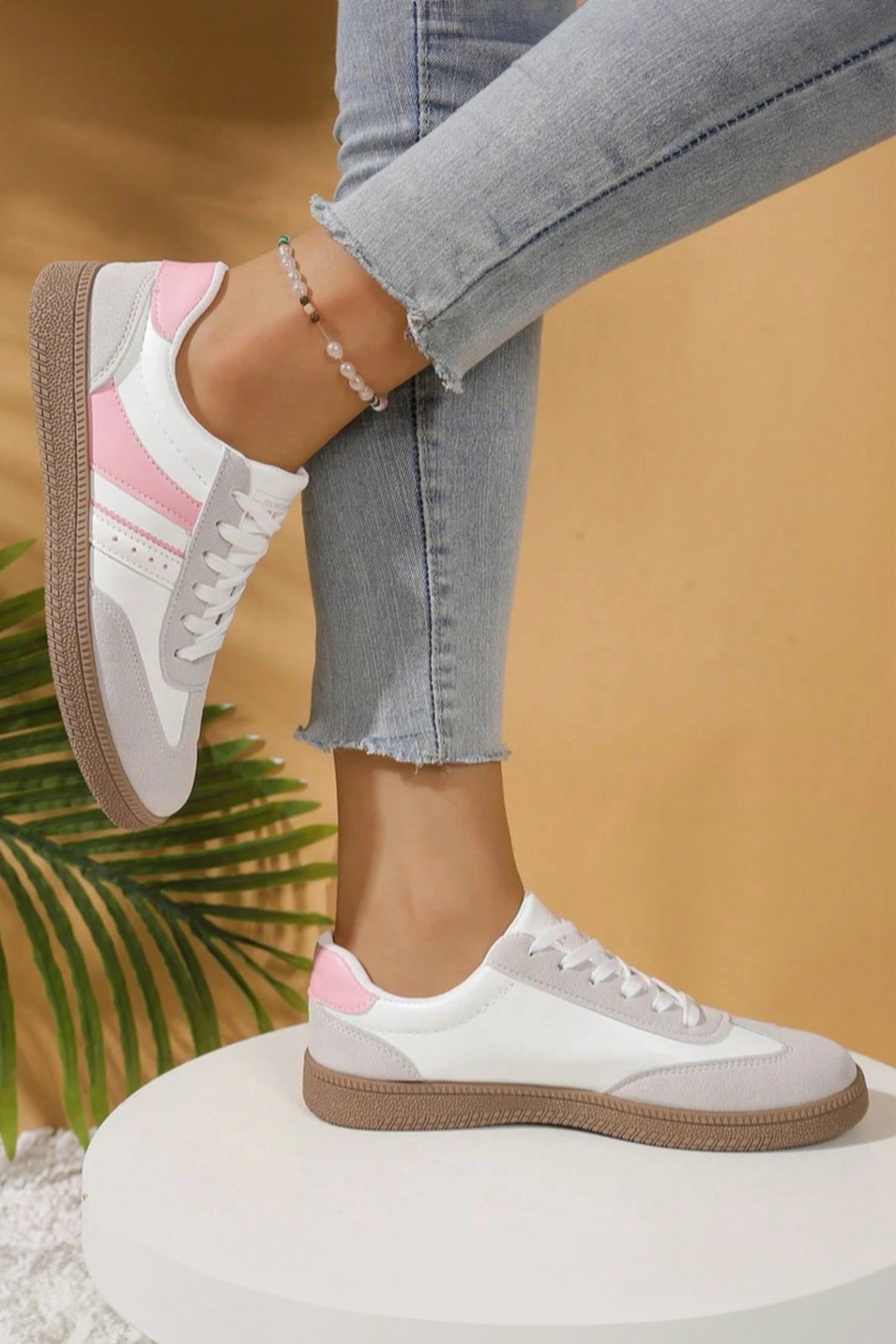 Fashionable Up Patchwork Lace Low Top Flat Sneakers in Pink