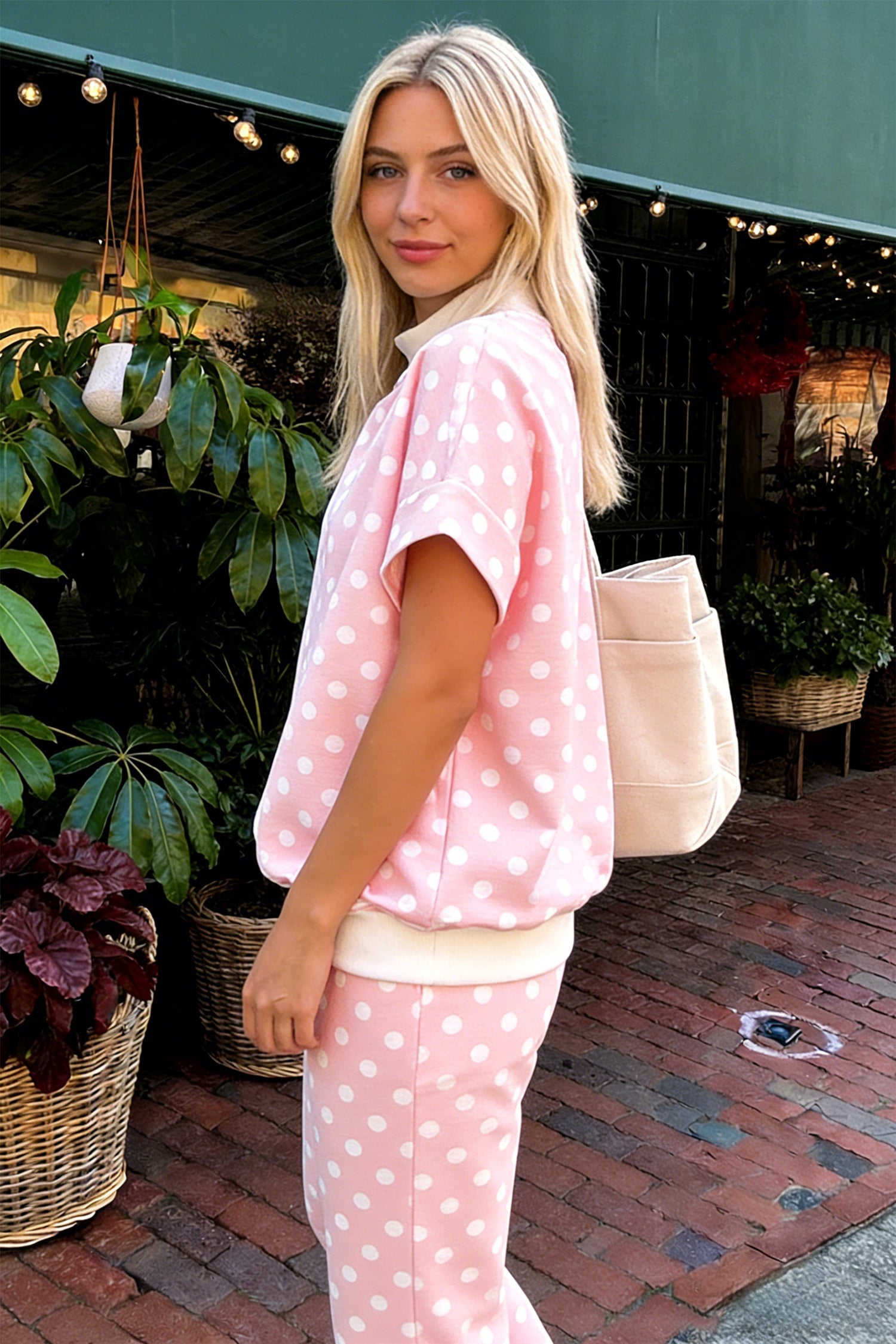 Print Mock-Neck Polka-Dot Mock-Neck Short-Sleeved Top Shift Pant Set in Pink