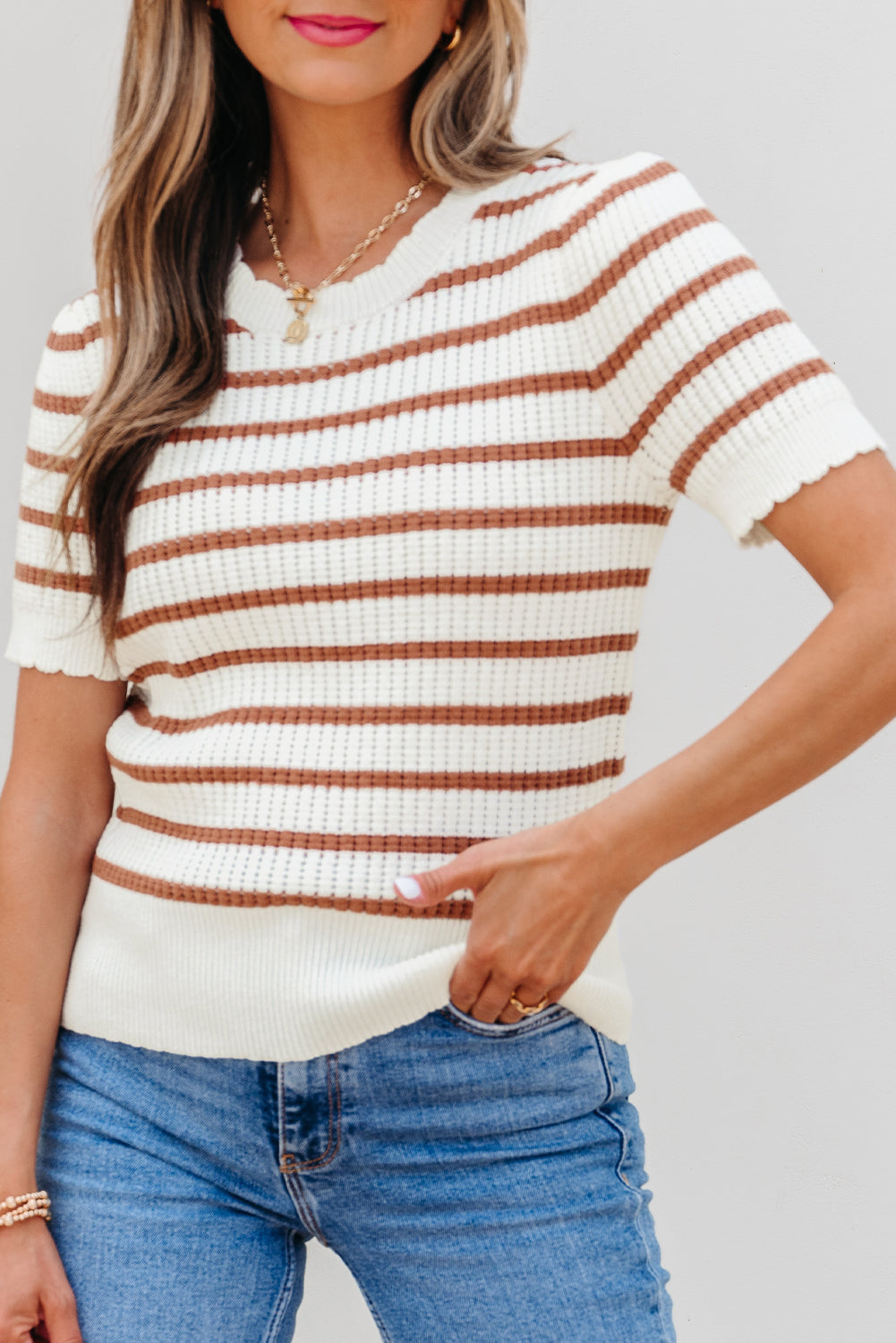 Scalloped Round-Neck Short-Sleeved Knit Top