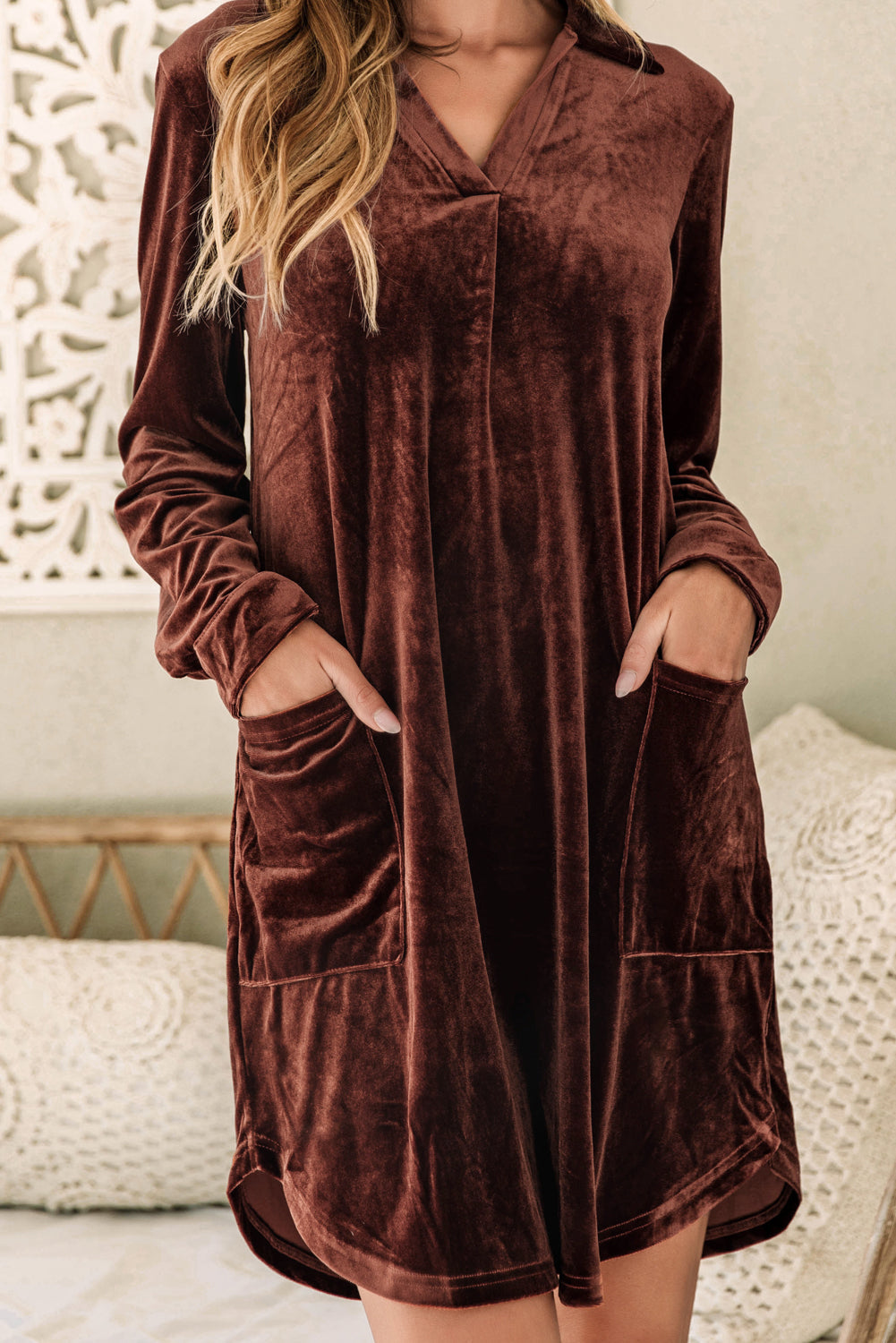 Women's Shift Velvet Collared V Neck Dress