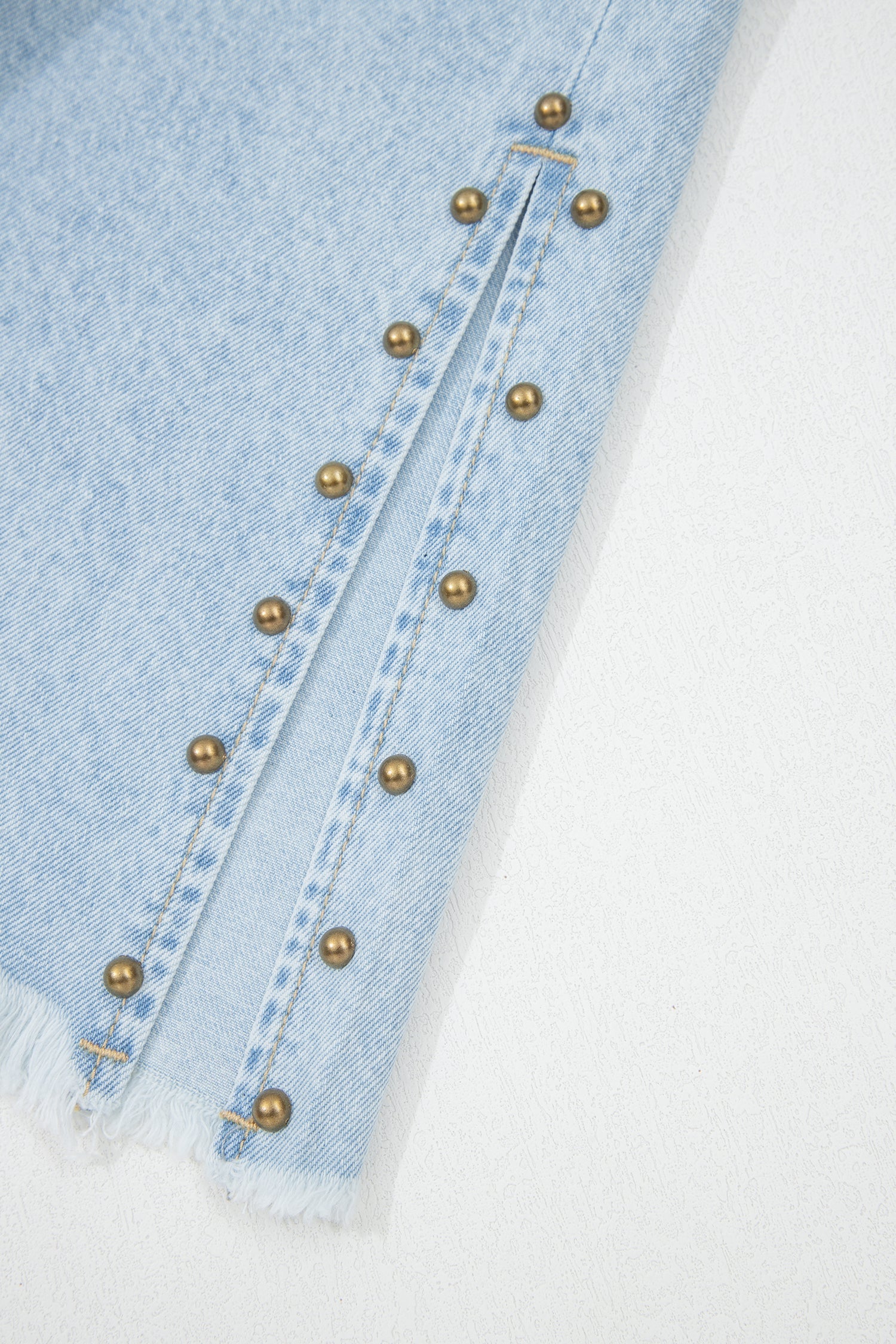 Studded Side Slit Leg Frayed Pocket-Detail Wide-Leg Jeans in Beau Blue