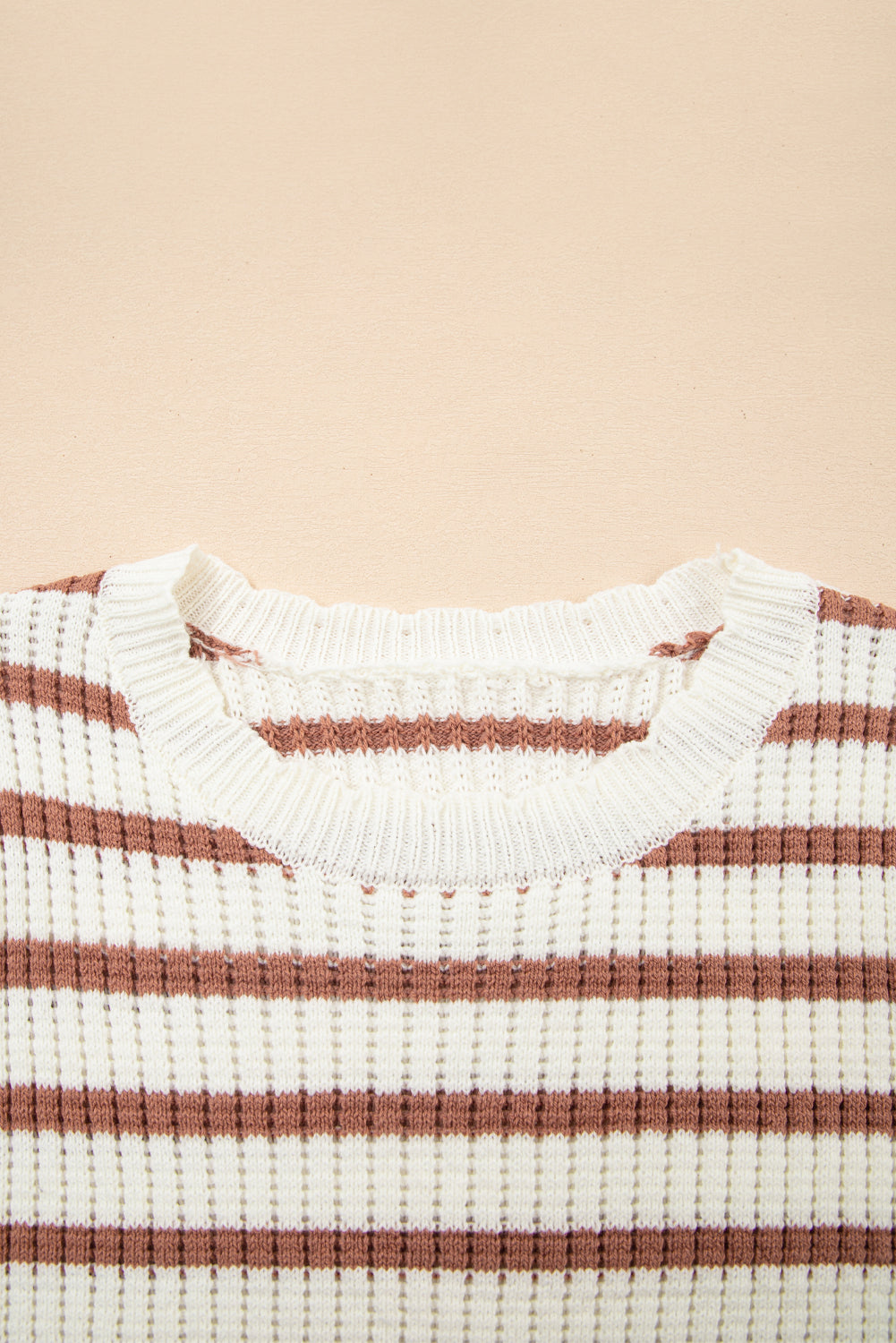 Scalloped Round-Neck Short-Sleeved Knit Top