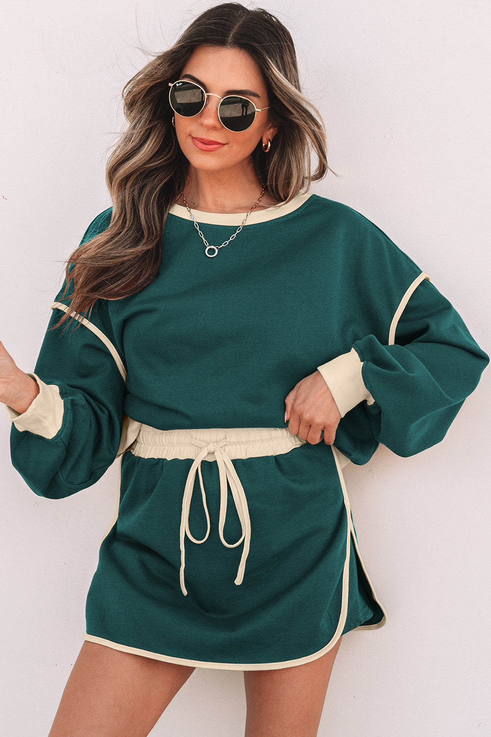 Contrast Evergreen Color Loose Pullover and Lace-up Waist Skort Set