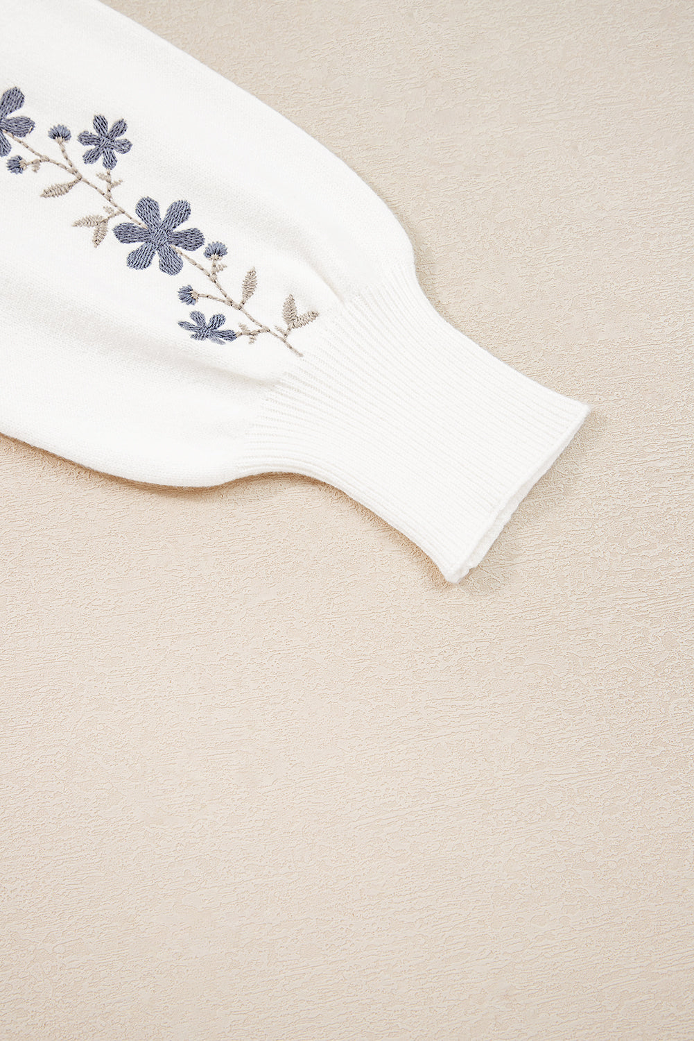 Floral Embroidered Scallop Hem Cropped Knit Top