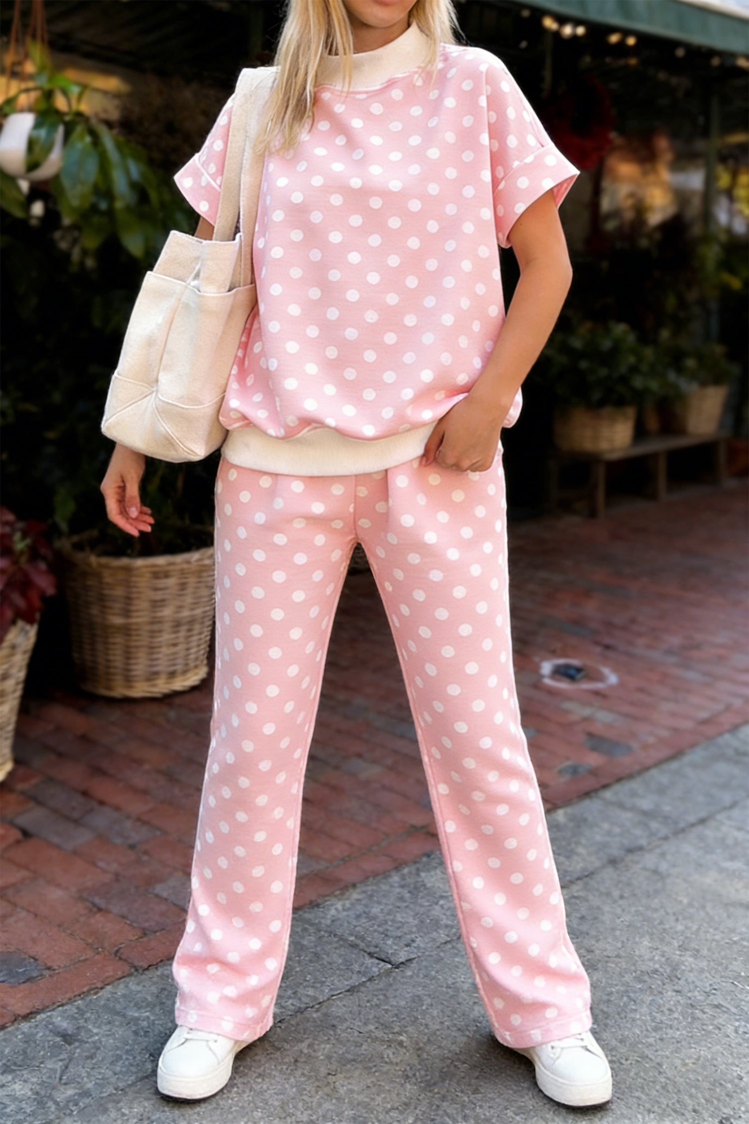 Print Mock-Neck Polka-Dot Mock-Neck Short-Sleeved Top Shift Pant Set in Pink