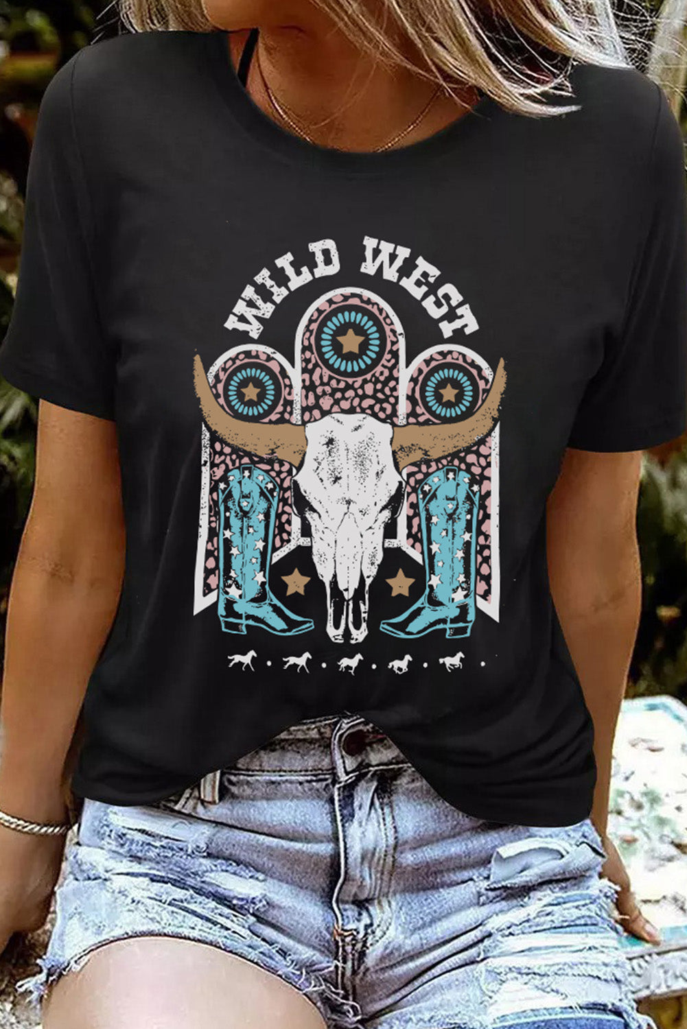 Women's T Shirt with WILD WEST Steer Skull Graphic-Print