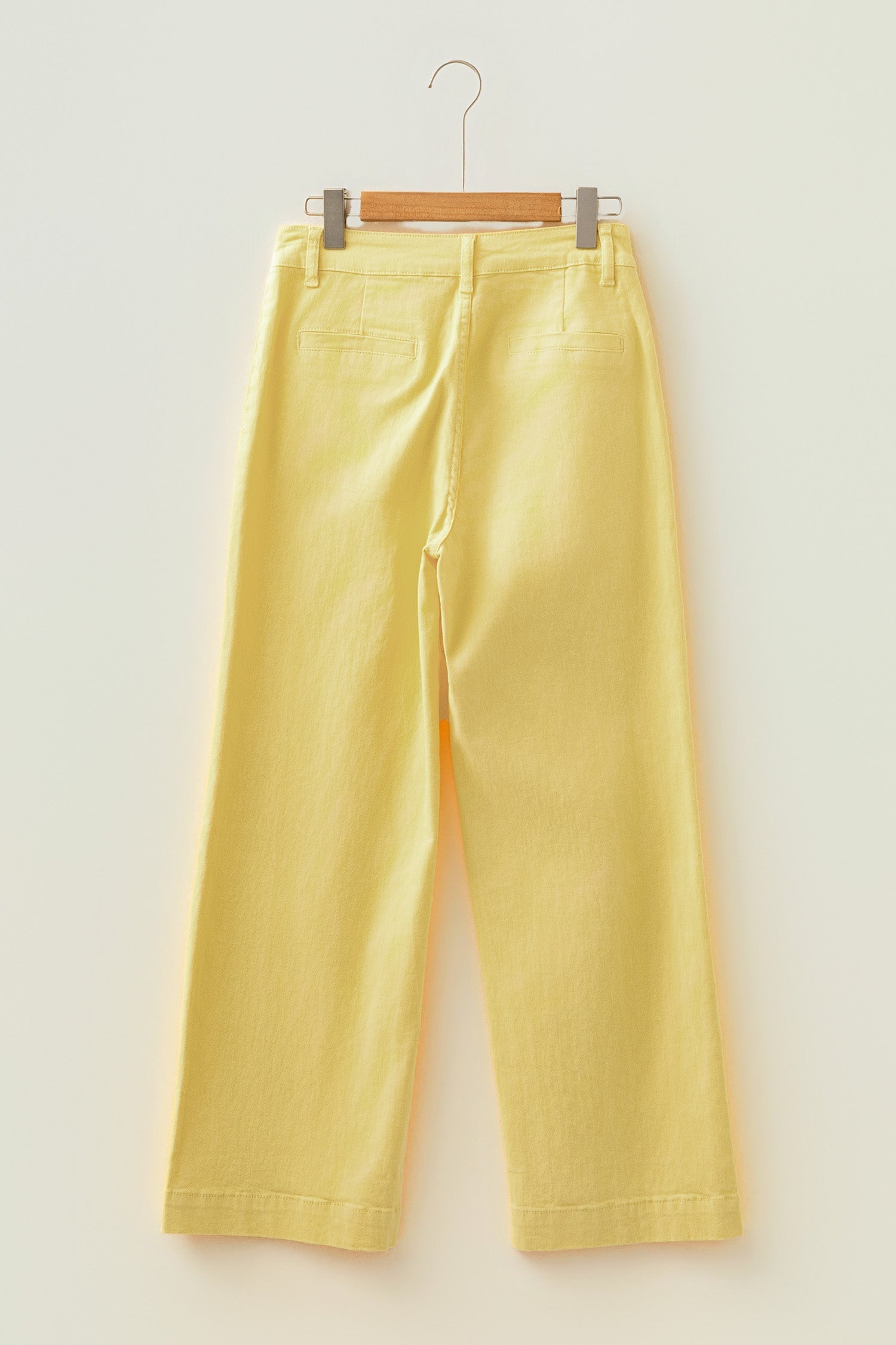 Scalloped Patch Solid Patch Pocket Shift Jeans in Yellow