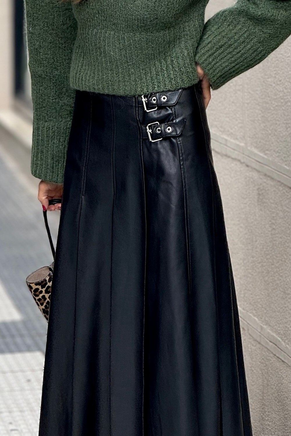 Faux Buckle Leather Retro Detail Pleated Stitch Flared Midi Skirt in Black