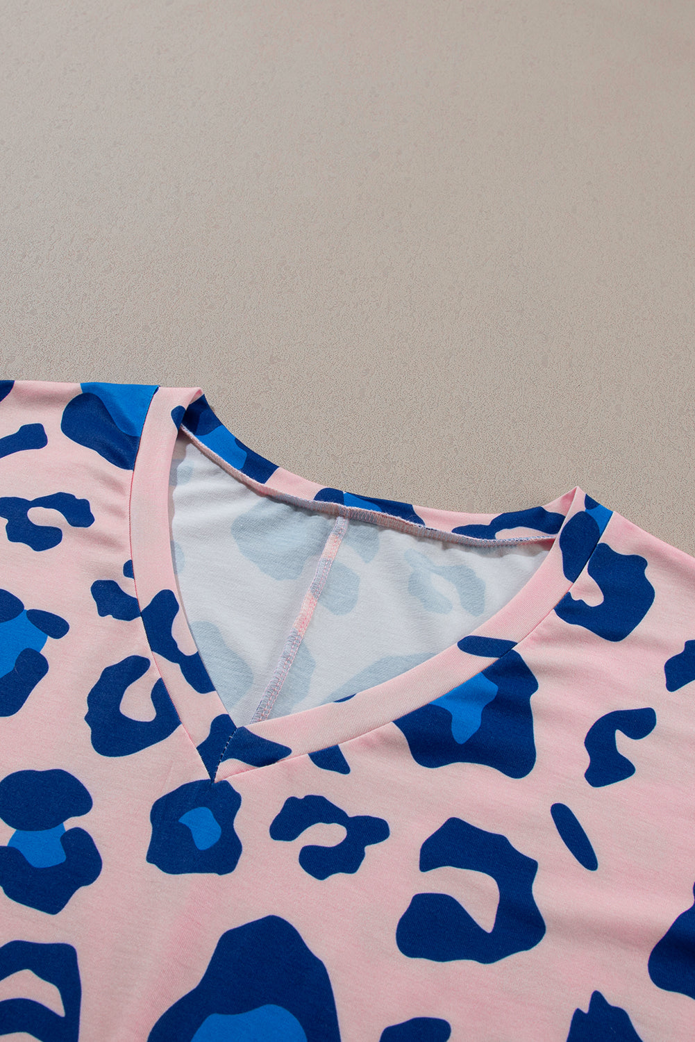 Women's V Neck Plus Size Leopard-Print Print Tee