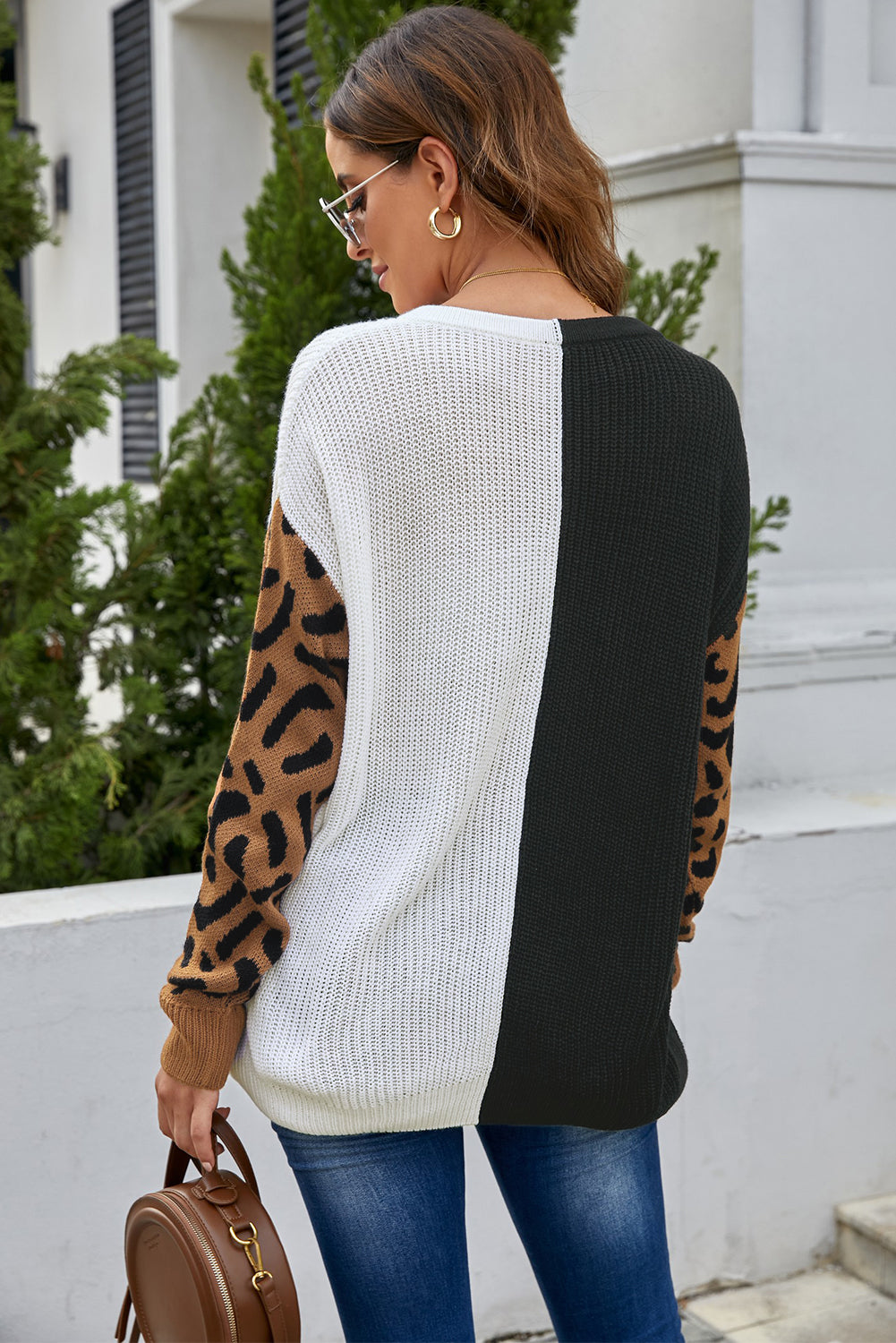 Women's Sweater Featuring Contrast Color V Neck