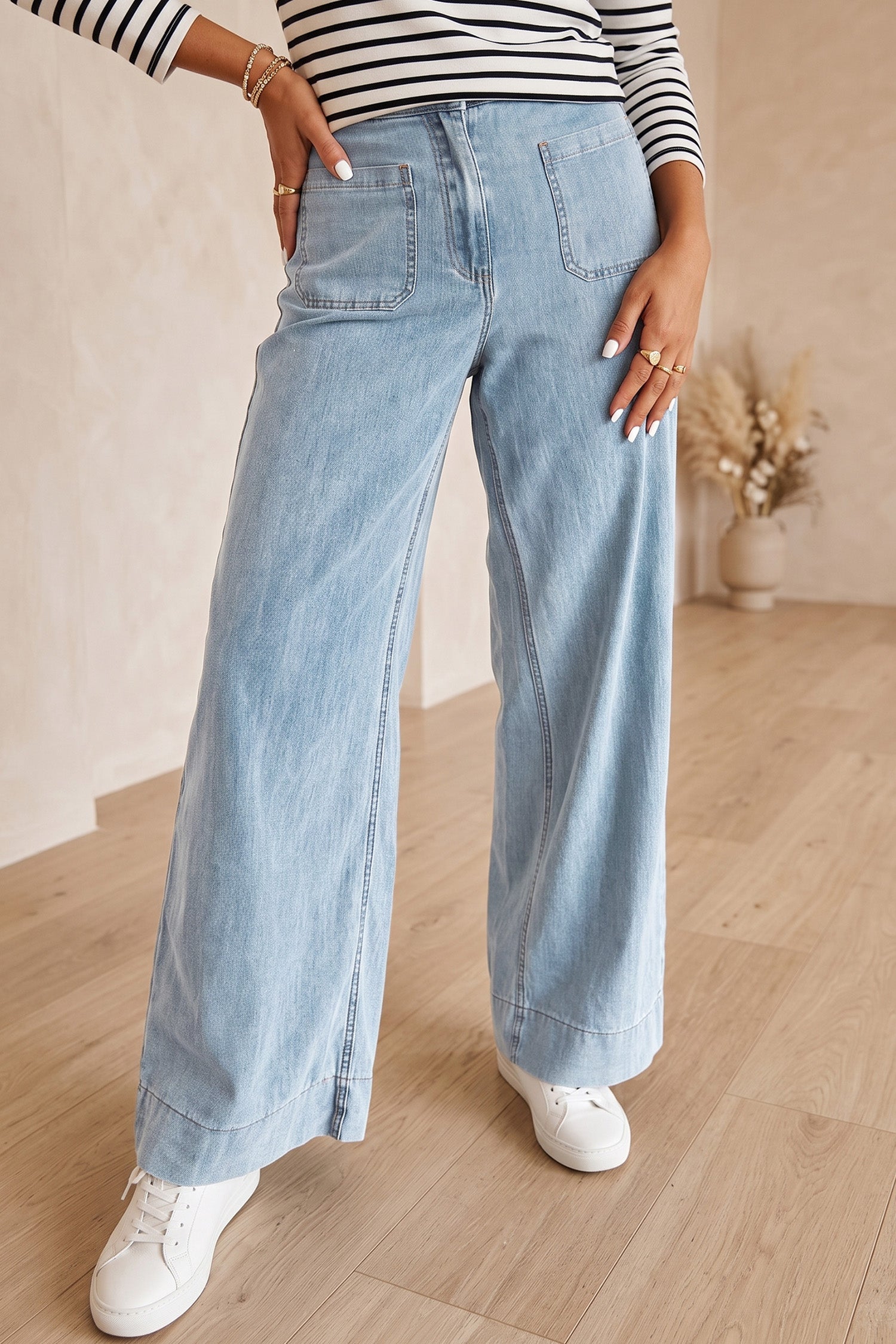 Regular Solid Full-Length Pocket Detail Denim Jeans in Beau Blue