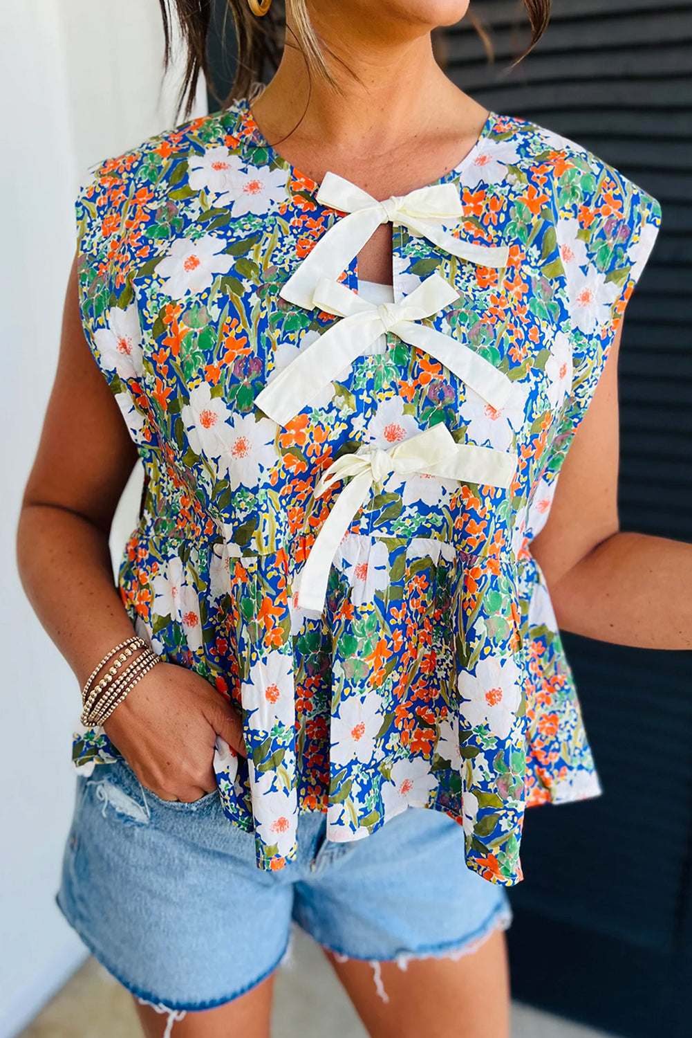 Bow Applique Floral-Print Applique Slit Sleeveless Peplum Blouse
