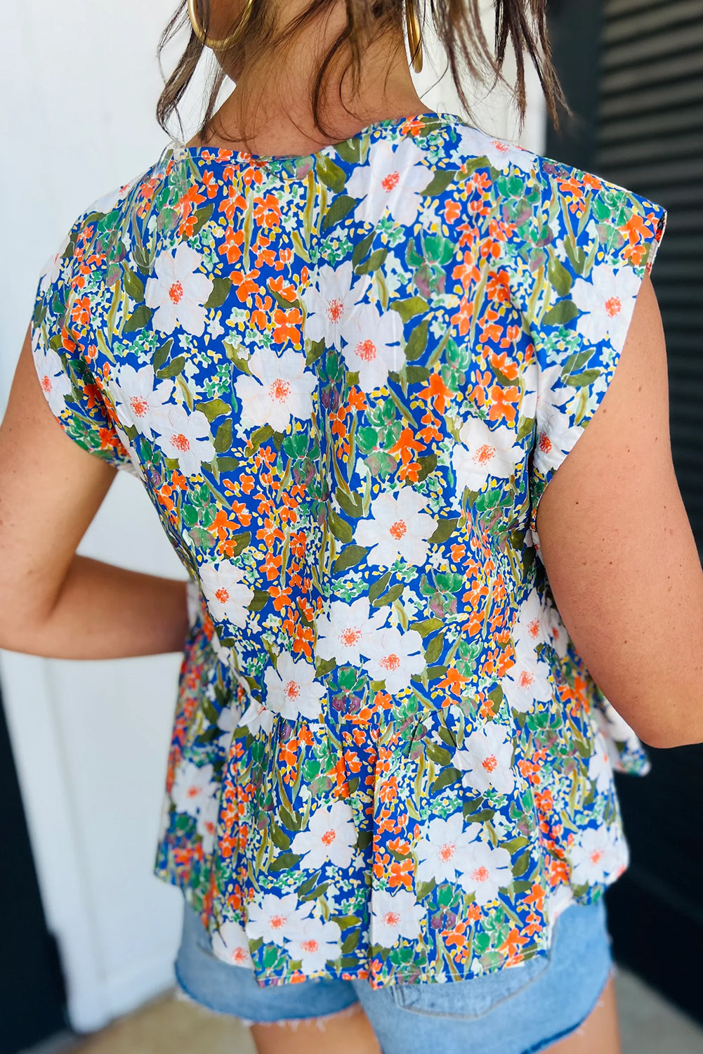Bow Applique Floral-Print Applique Slit Sleeveless Peplum Blouse