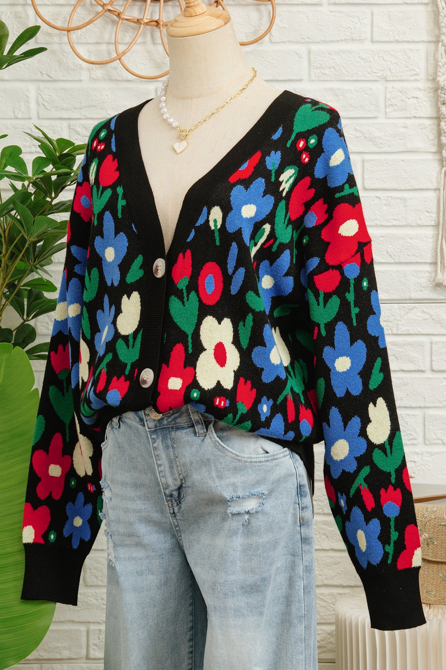 Floral-Print Short V-Neck Button-Front Cardigan Knit Top in Black