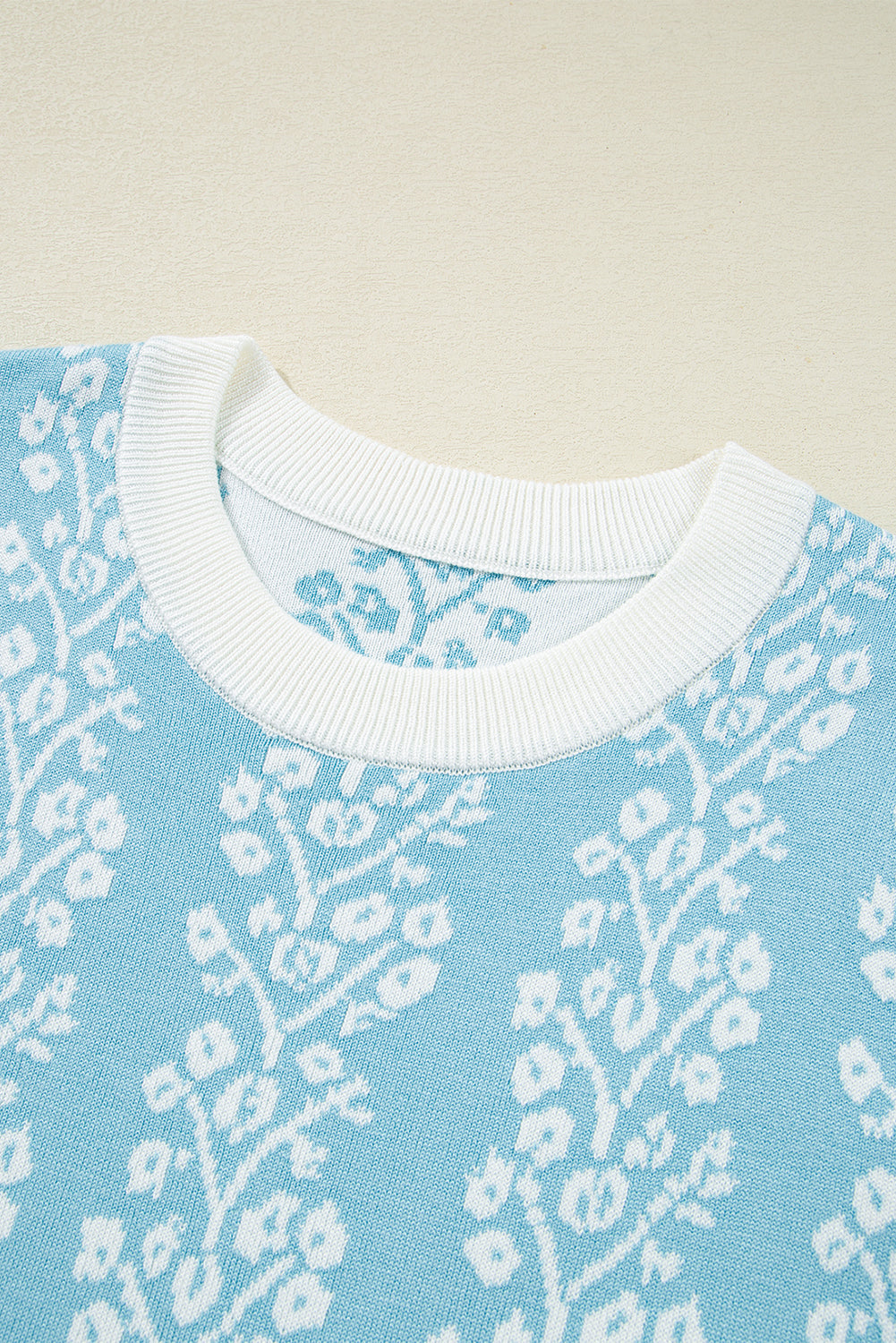 Contrast Floral Crewneck Short-Sleeved Knit Top