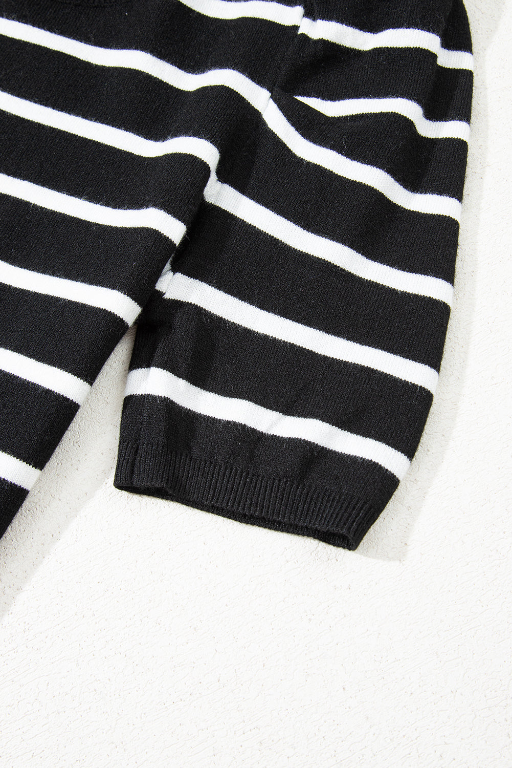 Trim Round-Neck Rib-Knit Round-Neck Bubble Sleeve Knit Top
