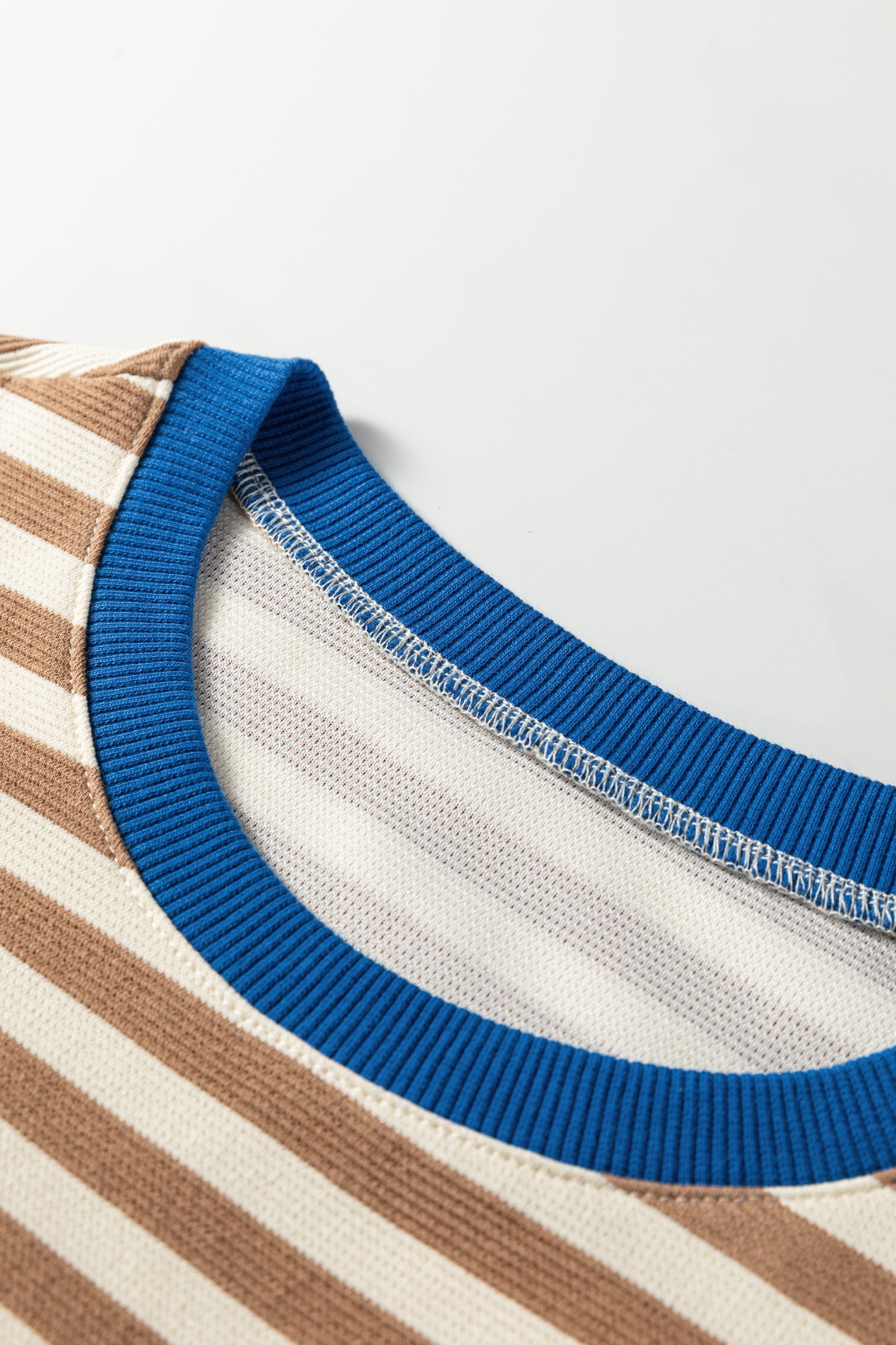 Puff Stripe Short Sleeve Round-Neck Tee in Brown
