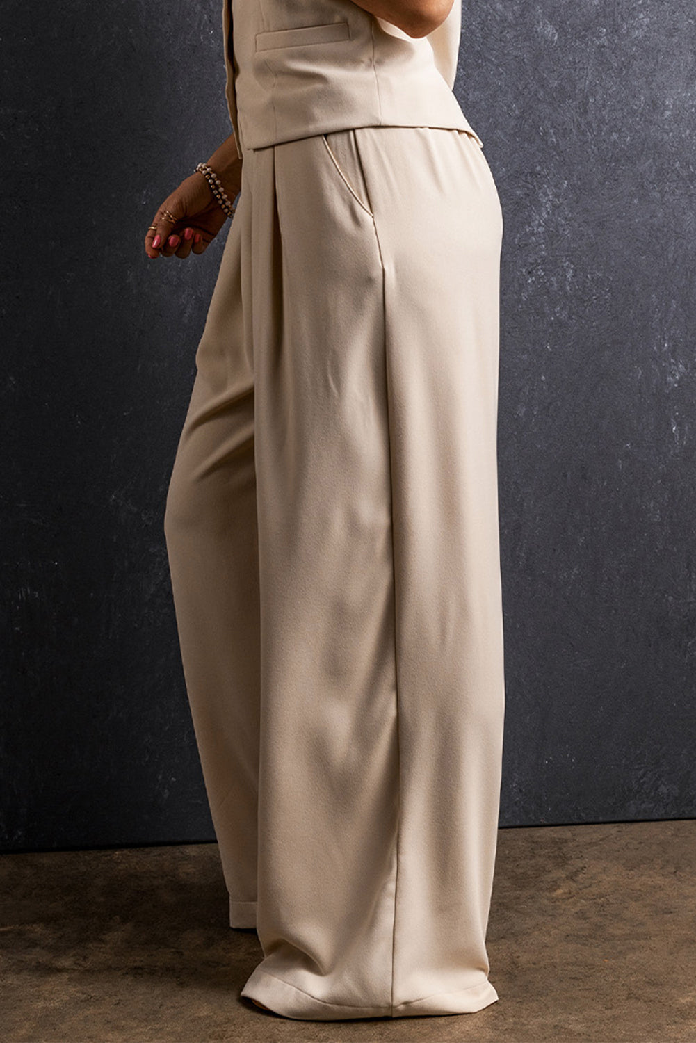 Women's Leg Pants Featuring Wide Elastic Waist Pleat-Detail