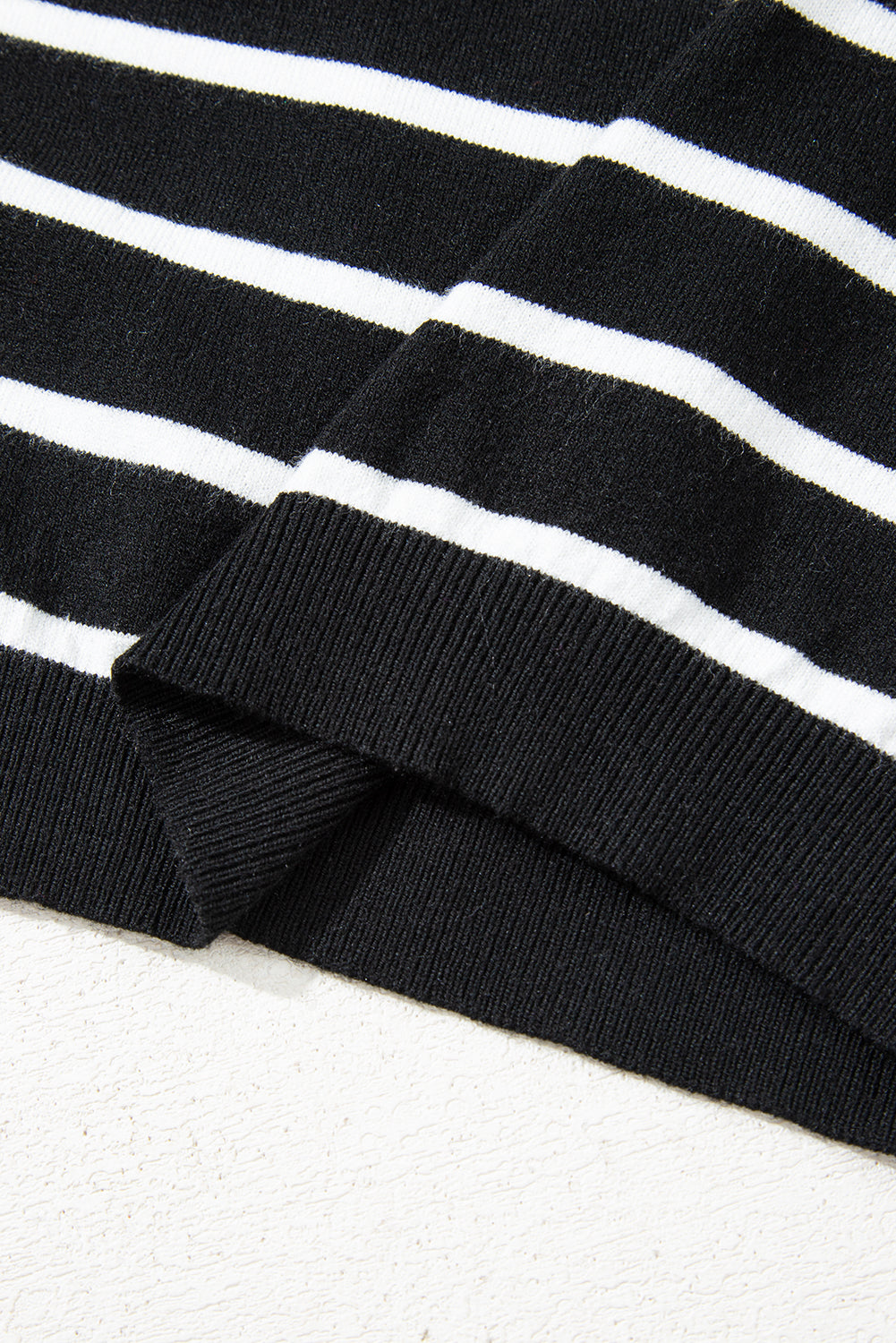 Trim Round-Neck Rib-Knit Round-Neck Bubble Sleeve Knit Top
