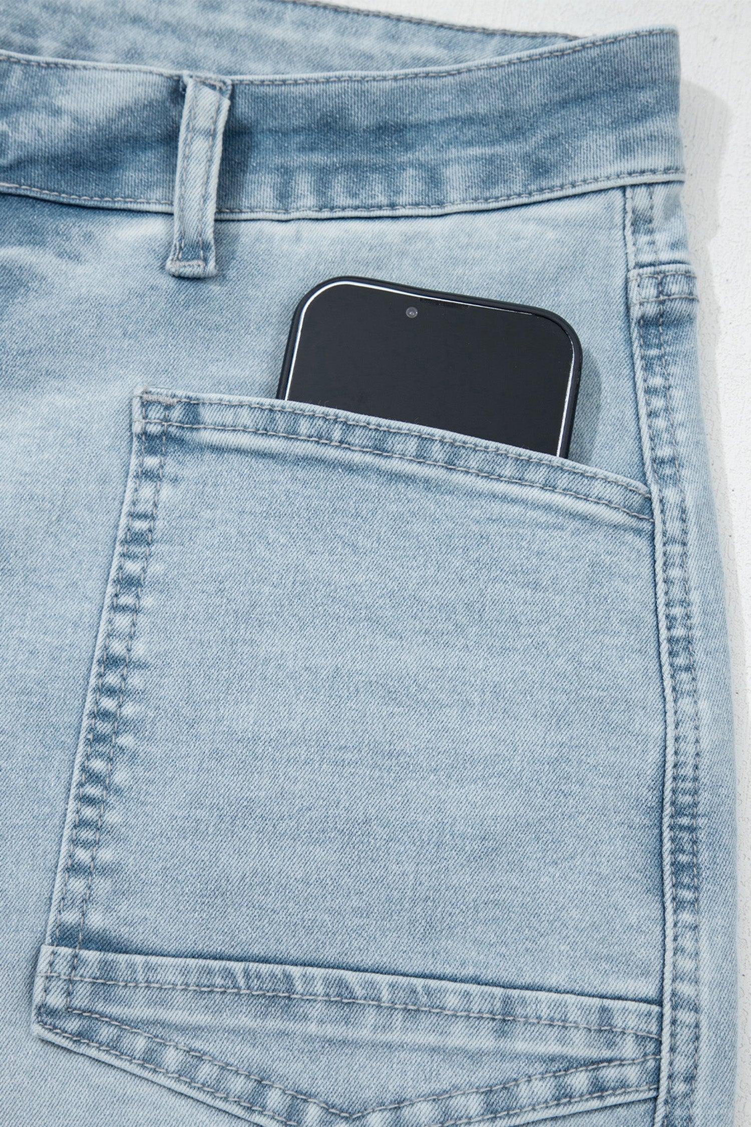 Straight Frayed Cropped Jeans in Beau Blue