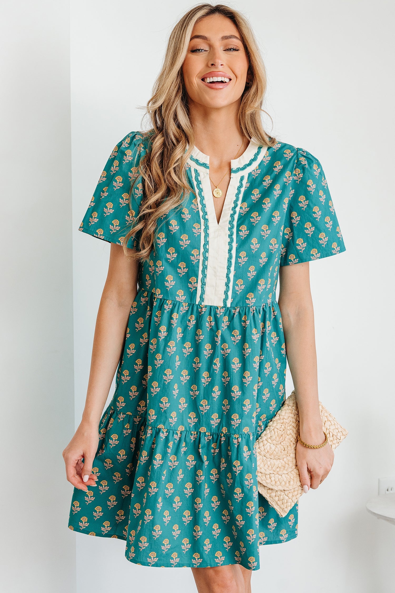 Contrast Short-Sleeved Trim V-Neck Floral Dress in Green