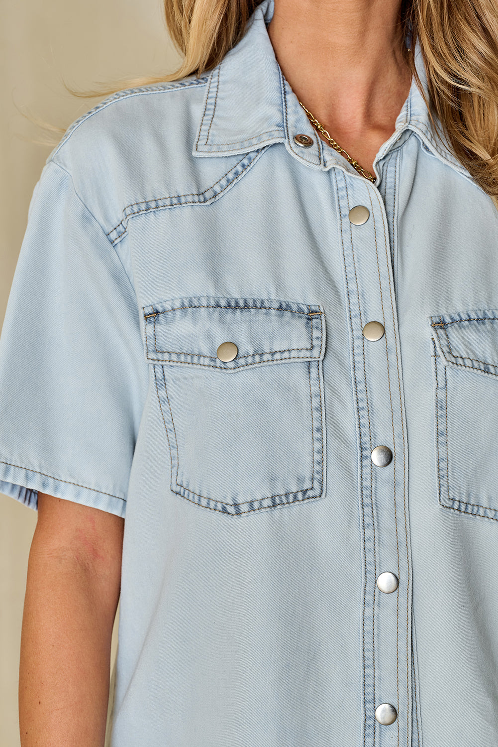 Women's Shirt with Rounded Hem Flap Pockets