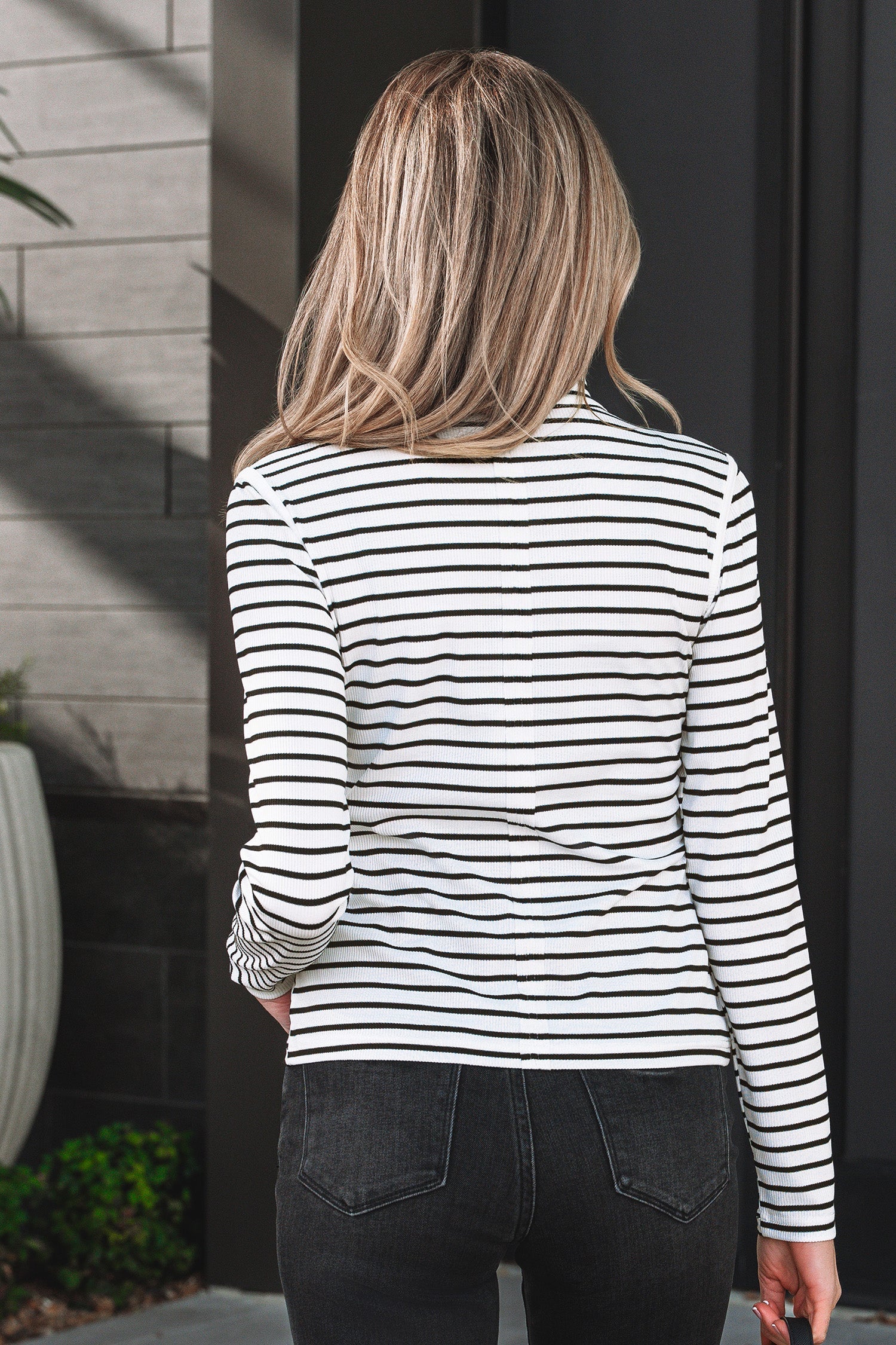 Black Stripe Rib-Knit Knit Long-Sleeved Slim Top in White