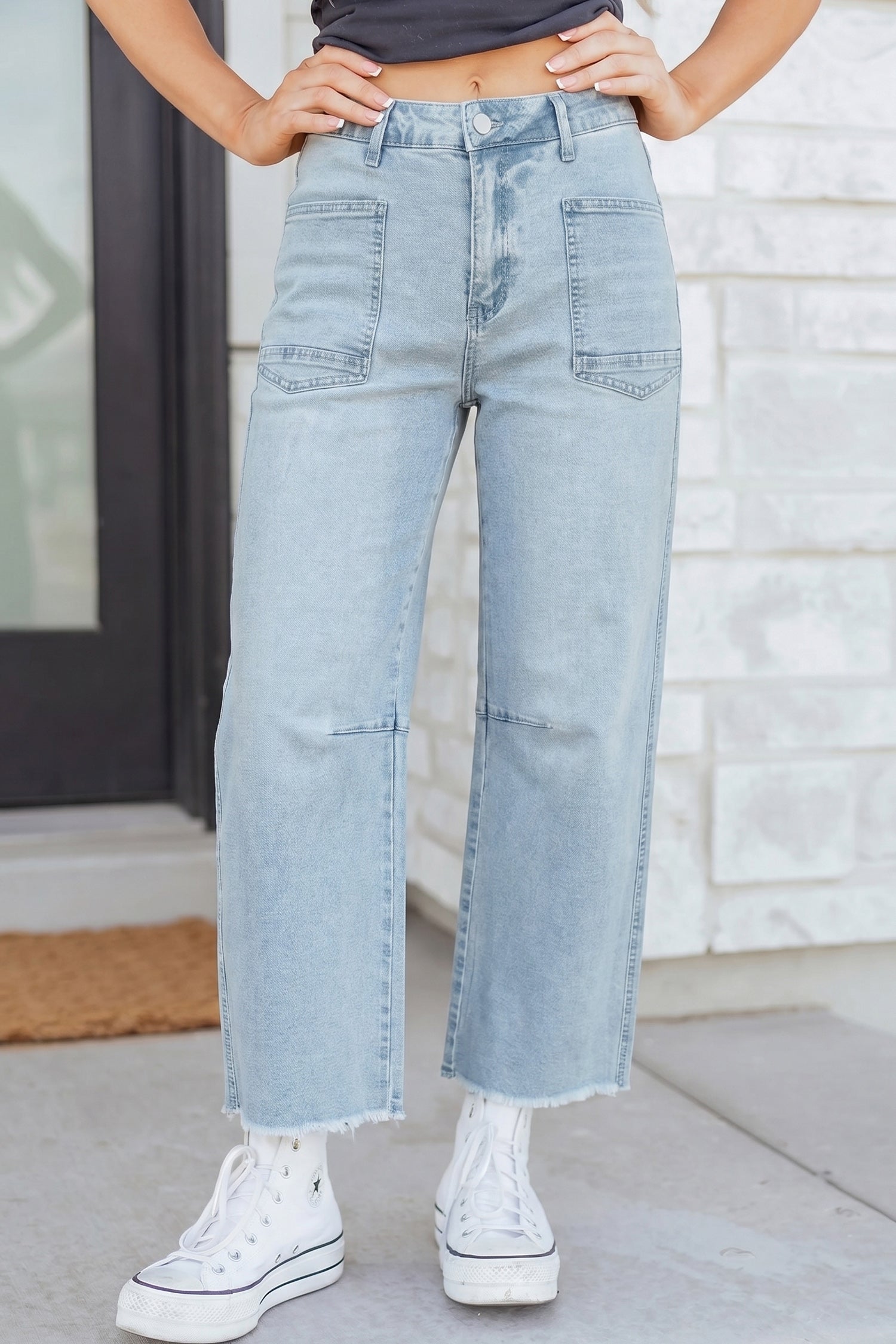 Straight Frayed Cropped Jeans in Beau Blue