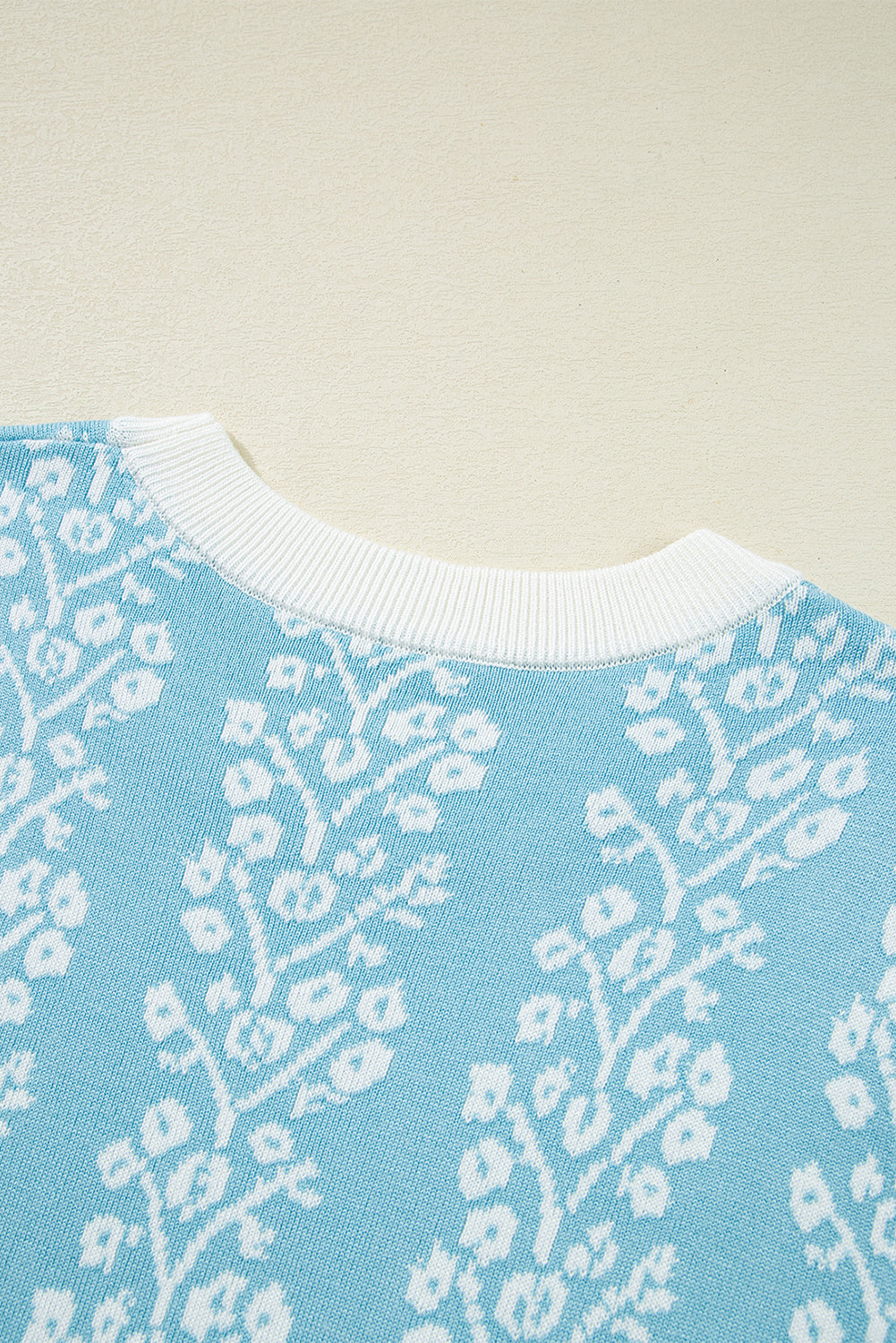 Contrast Floral Crewneck Short-Sleeved Knit Top