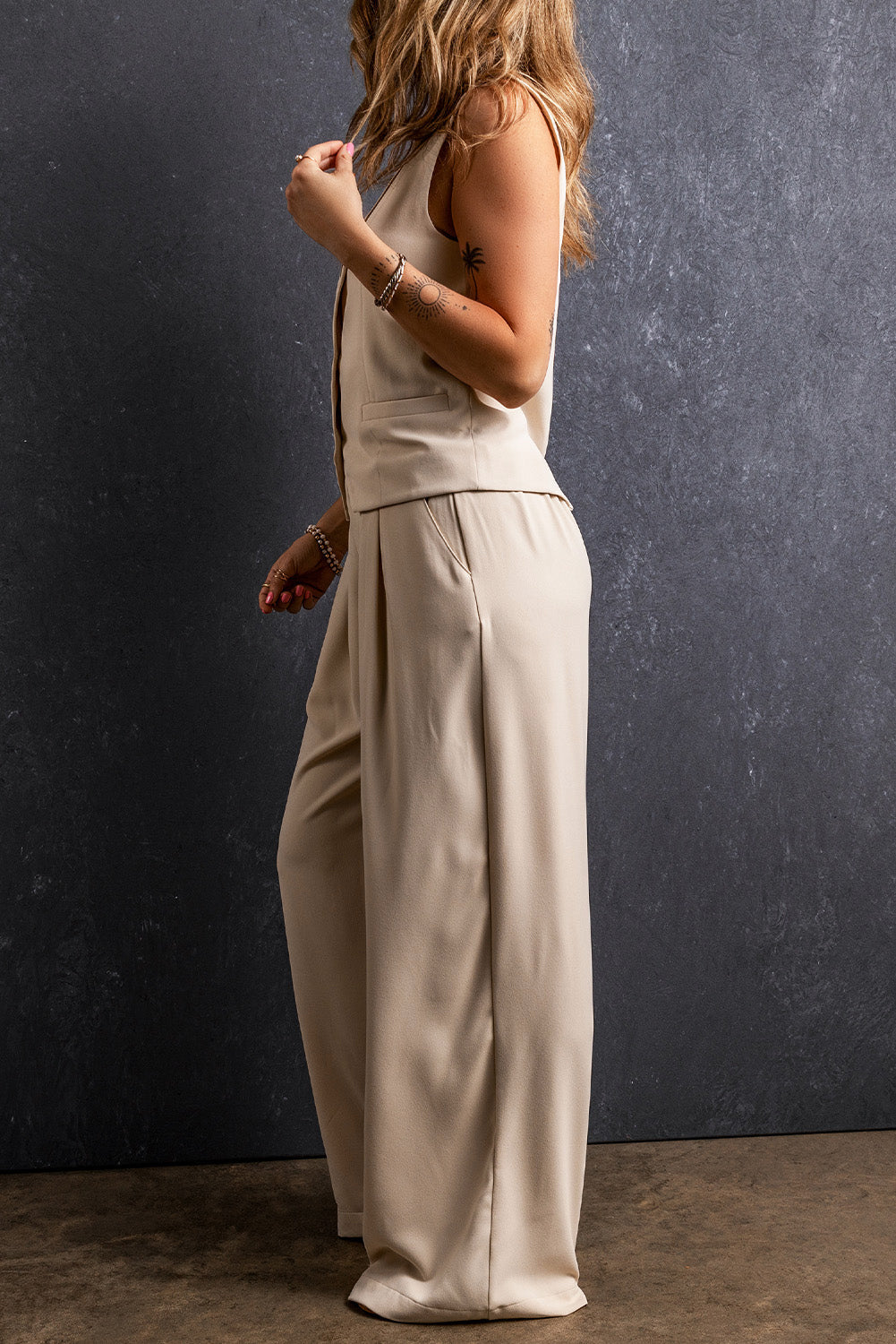 Women's Leg Pants Featuring Wide Elastic Waist Pleat-Detail