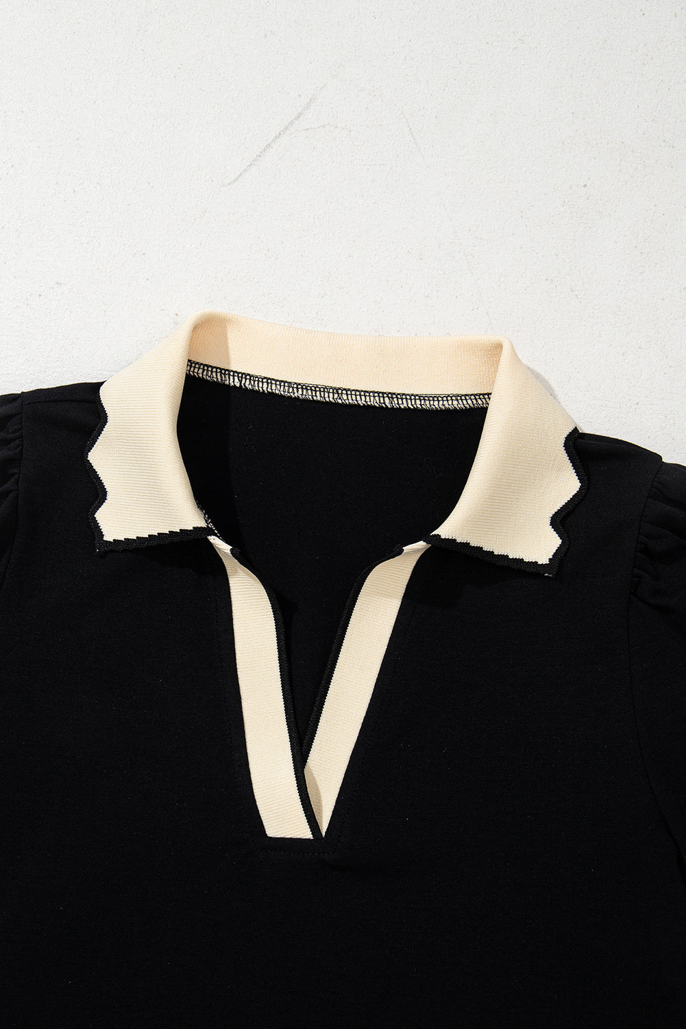 Color V-Neck Contrast Collared Puff Sleeve Blouse