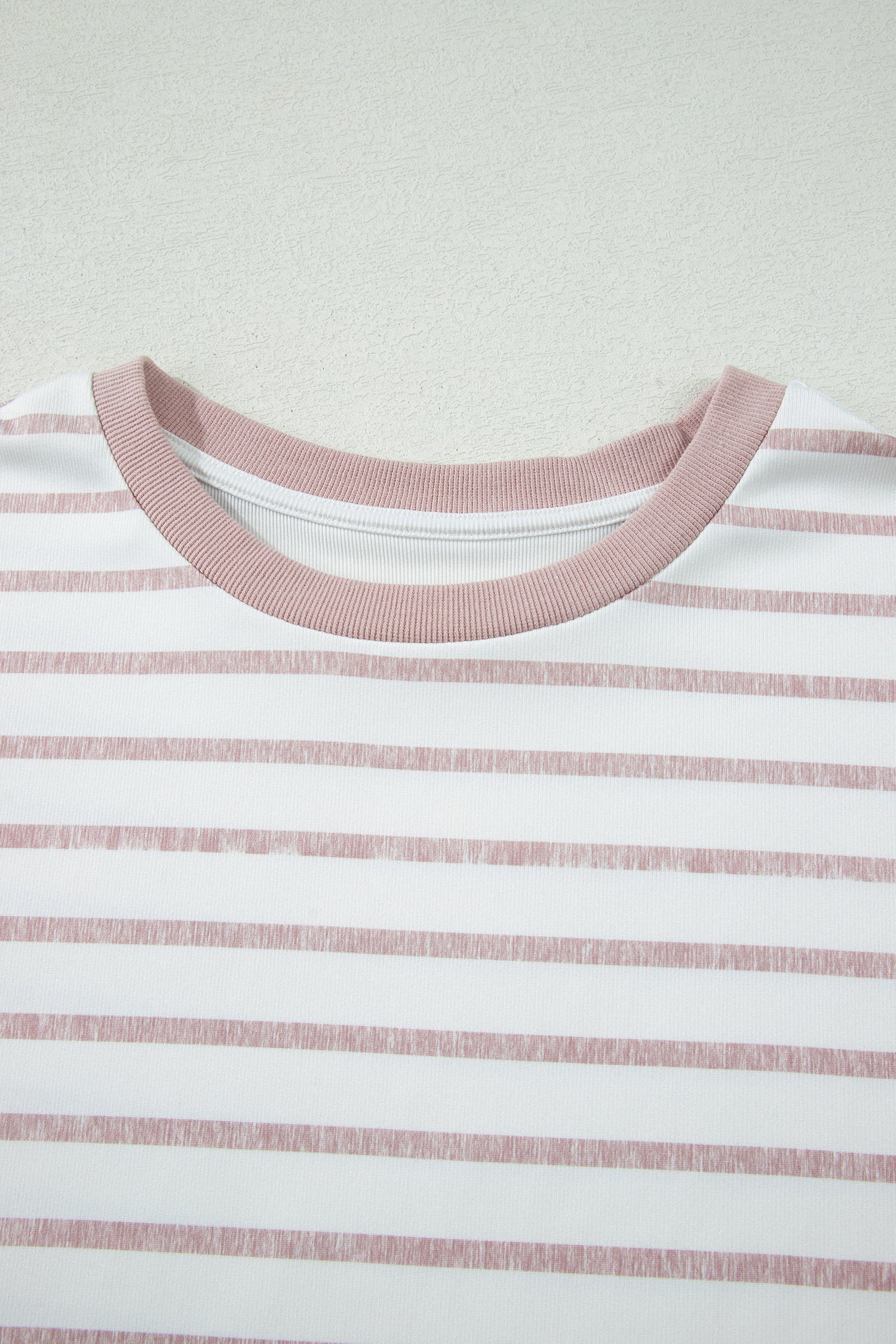 Trim Stripe Colorblock Round-Neck Short-Sleeved Top in Khaki