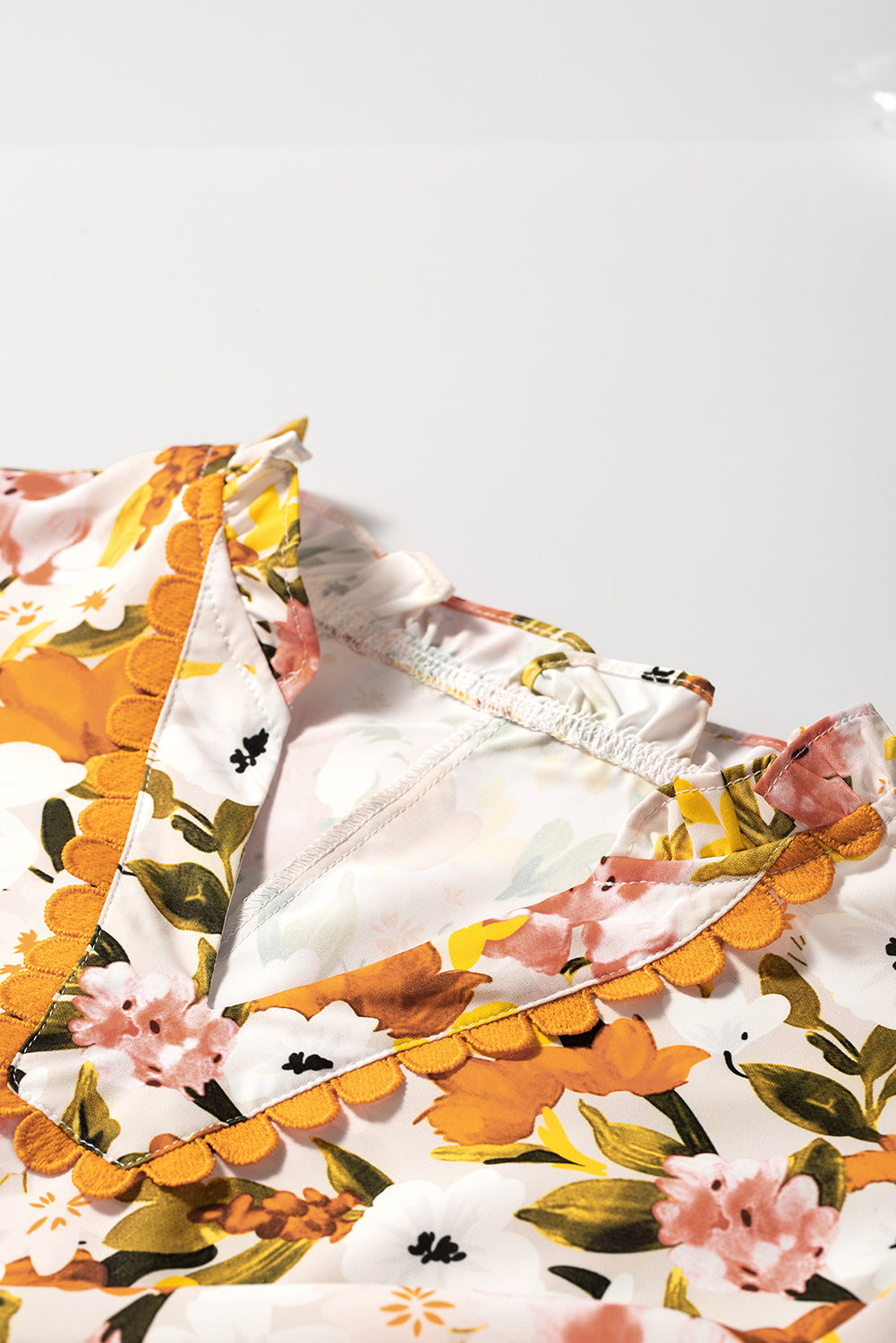 V-Neck Scalloped Ruffled Scalloped Short-Sleeved Floral Blouse