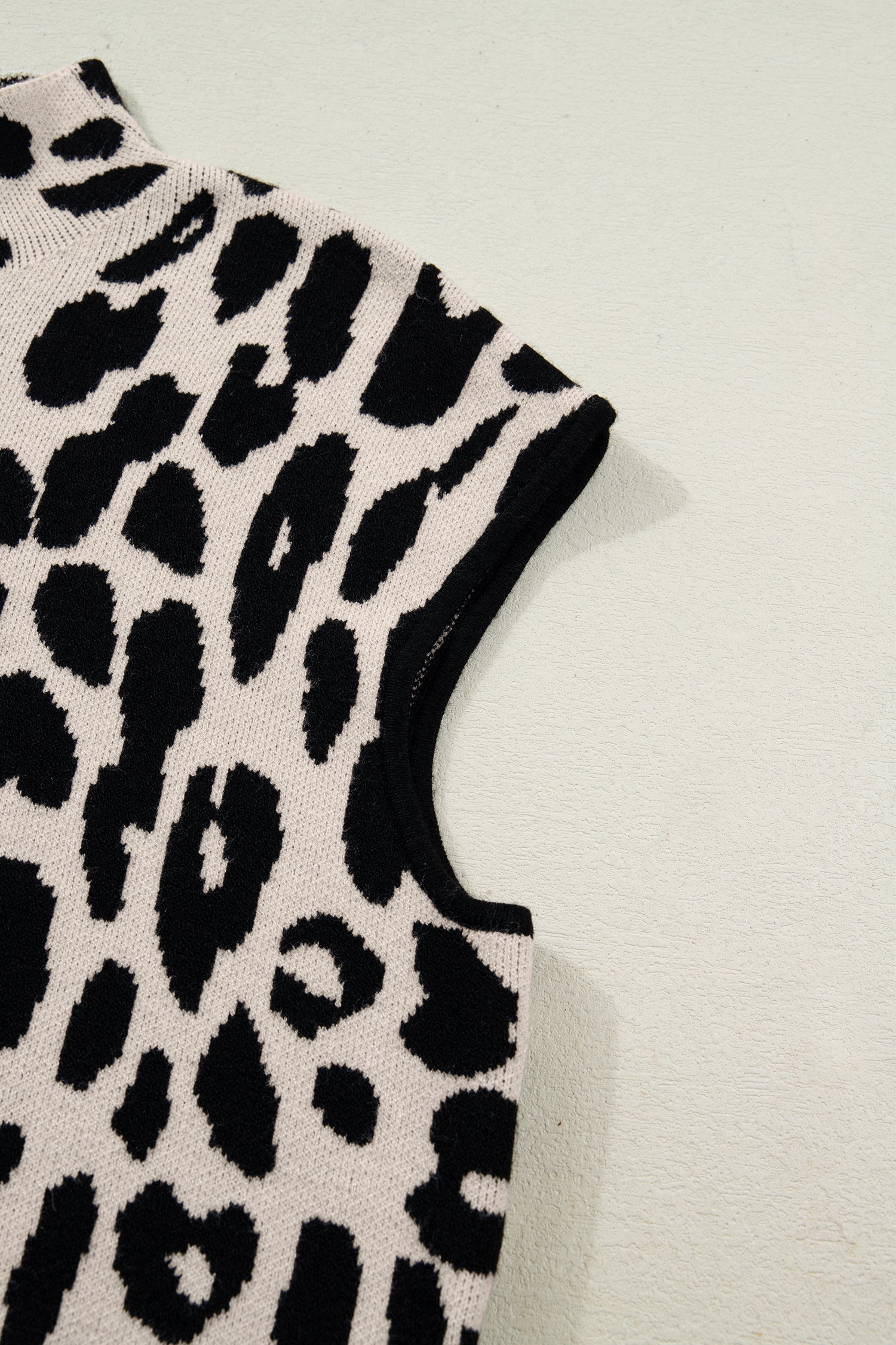 Neck Leopard-Print High Short-Sleeved Knit Top