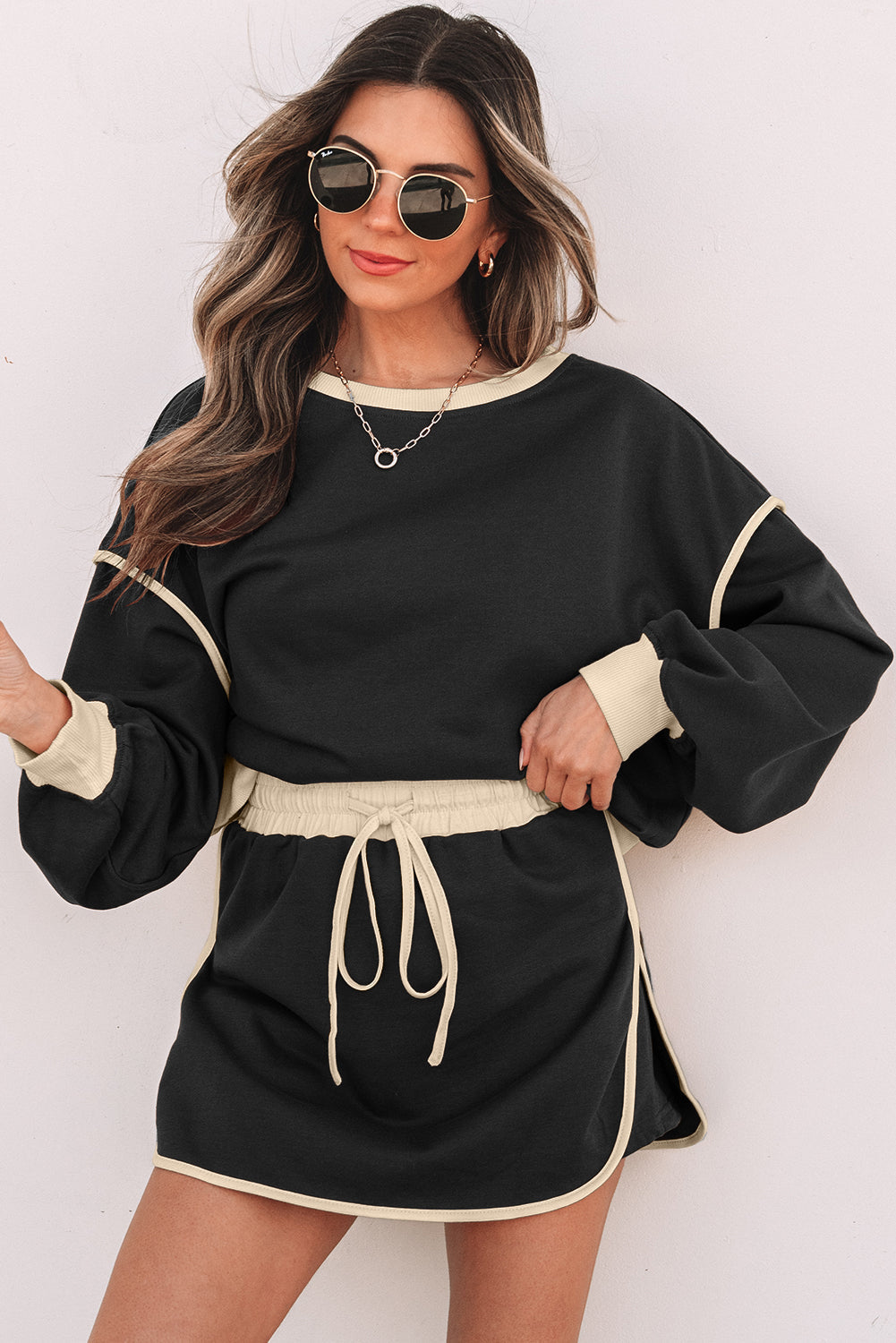 Color Pullover Contrast Loose and Lace-up Waist Skort Set in Black