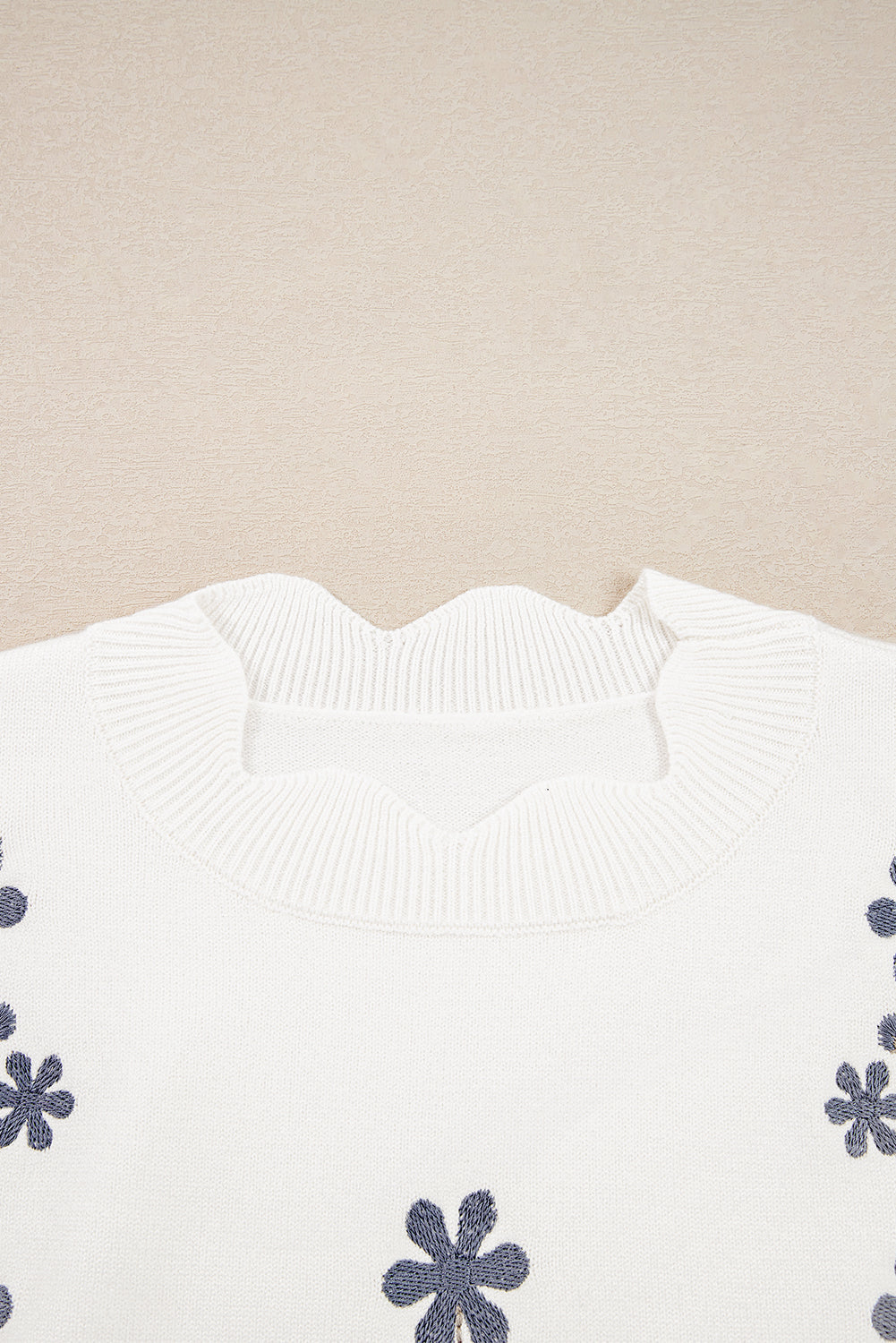 Floral Embroidered Scallop Hem Cropped Knit Top
