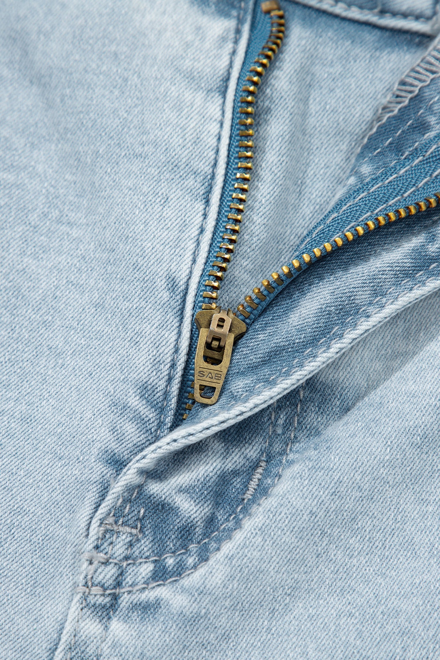 Straight Frayed Cropped Jeans in Beau Blue