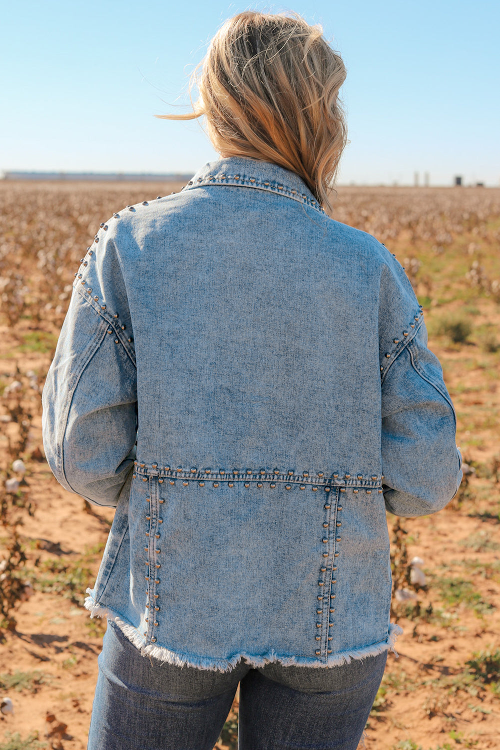 Veste en jean cloutée délavée à l'acide