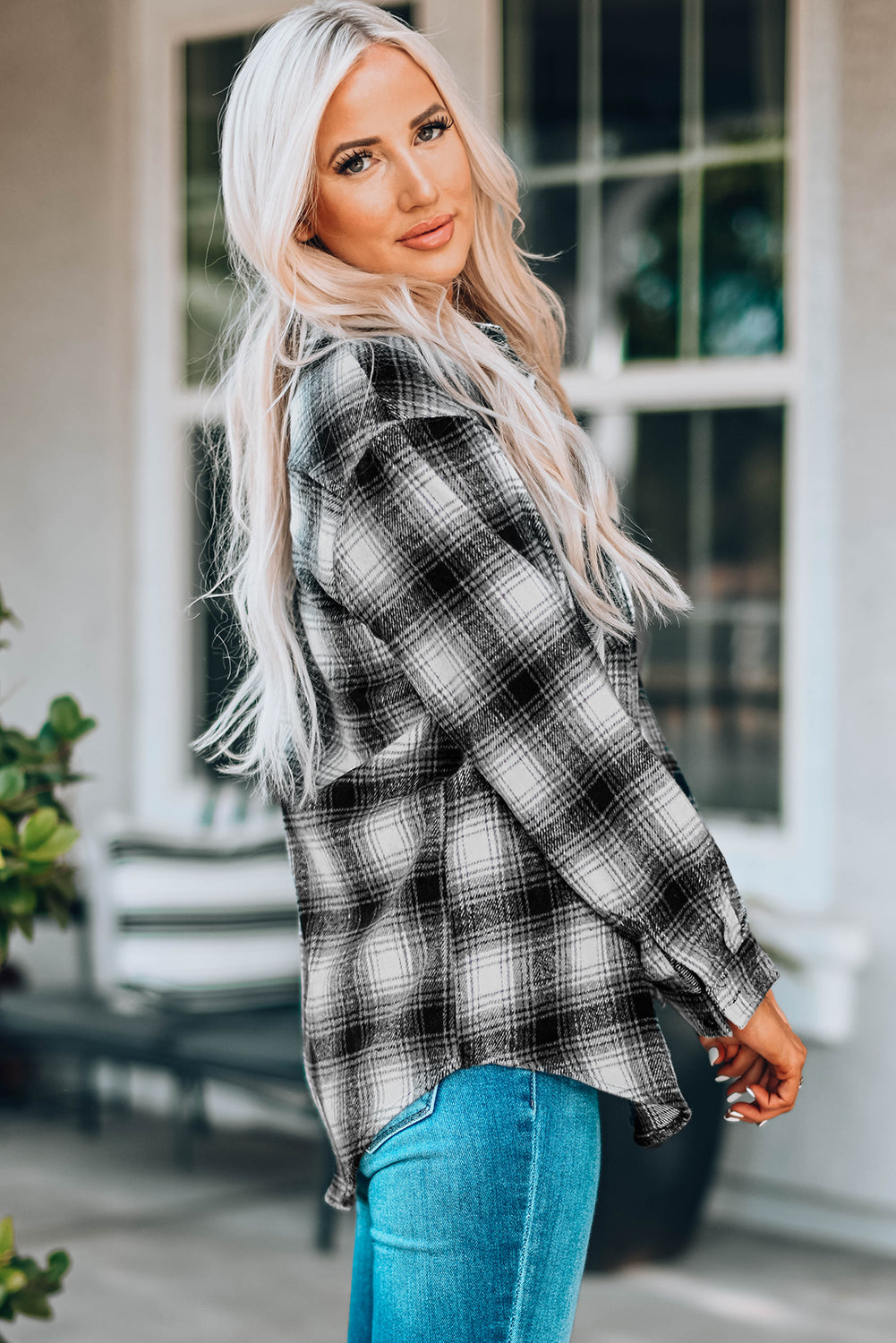 Women's Shacket Featuring Buttons Pocket-Detail Plaid
